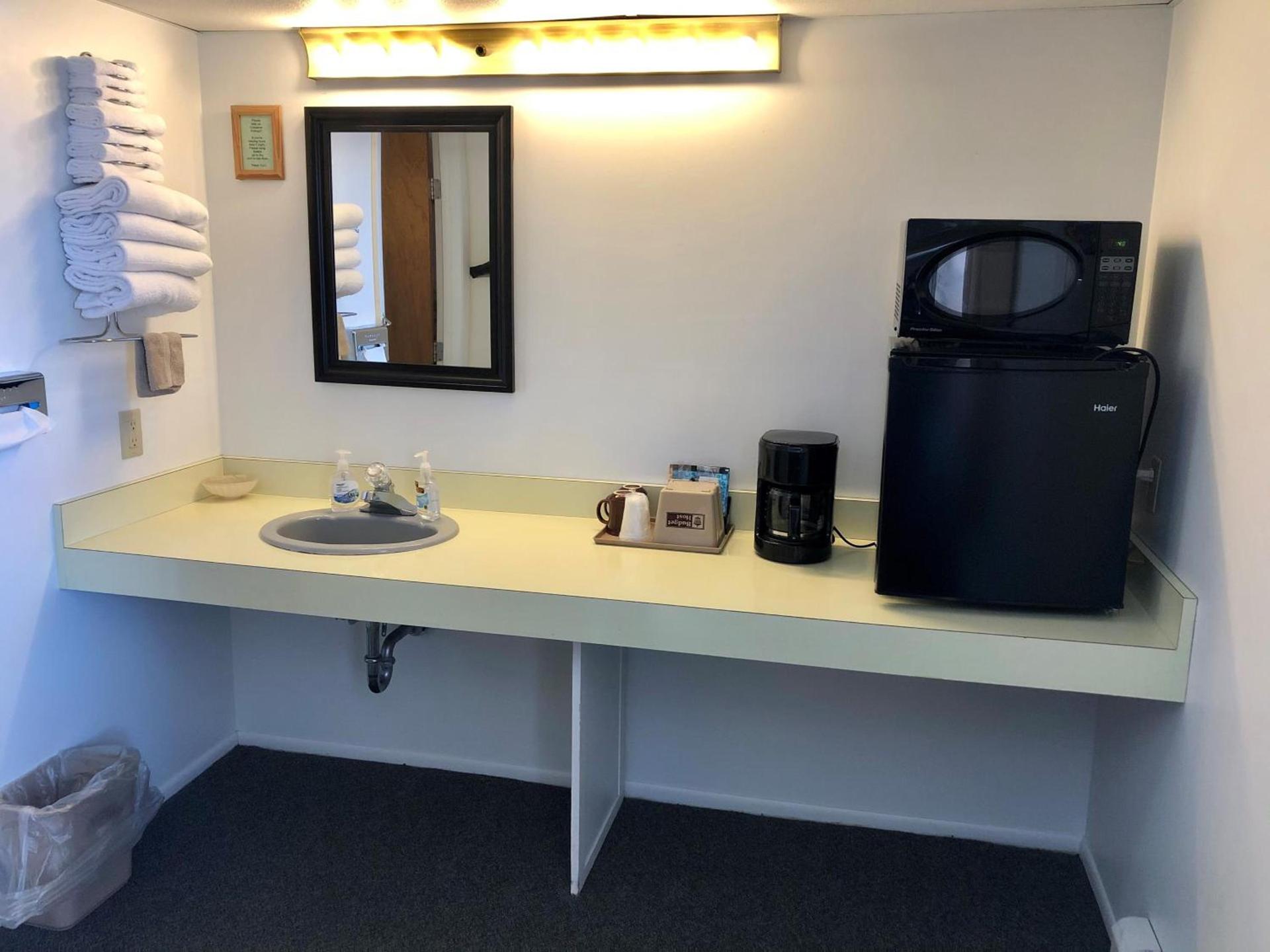 Budget Host Inn photo 29