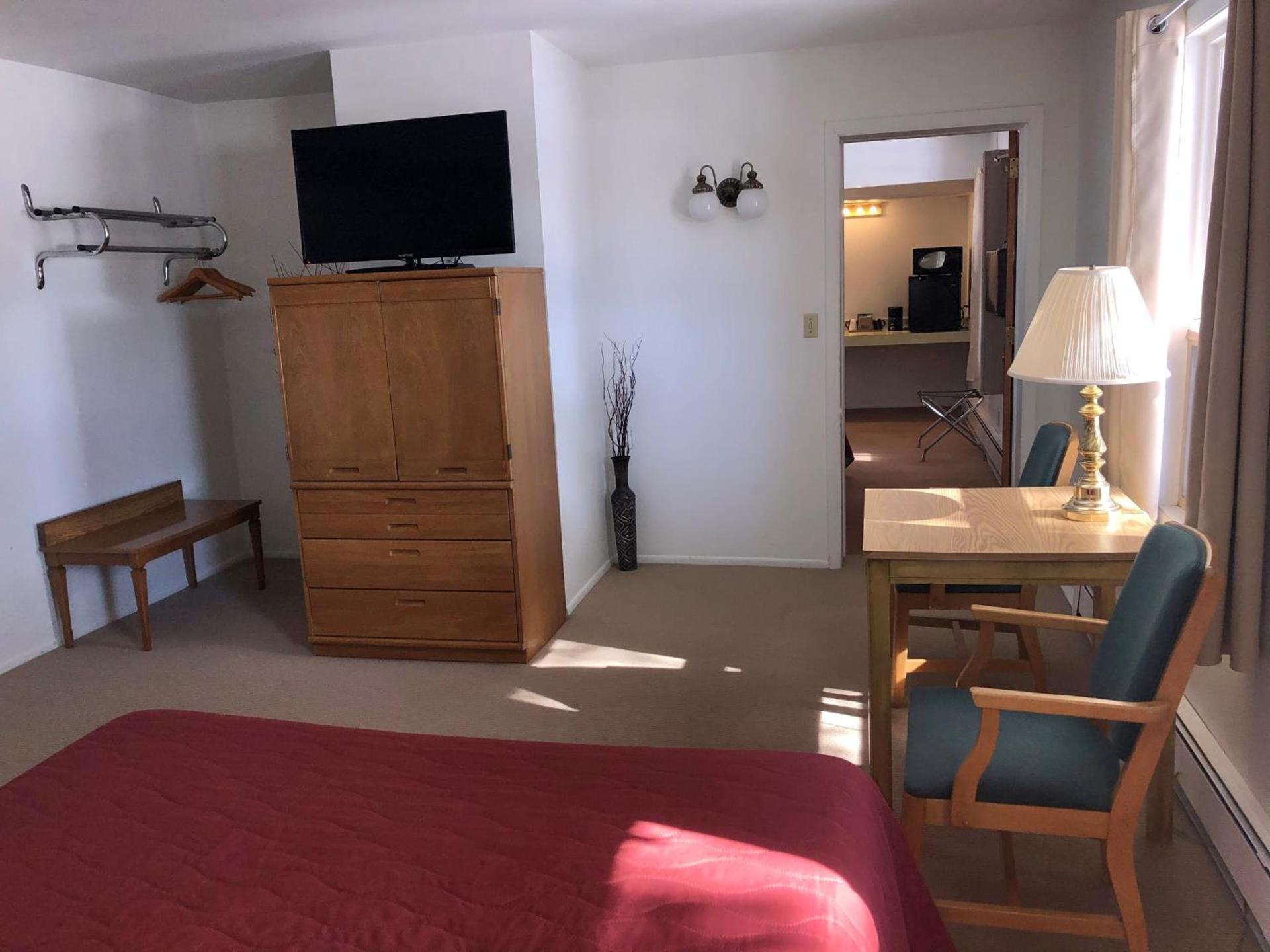 Budget Host Inn photo 32