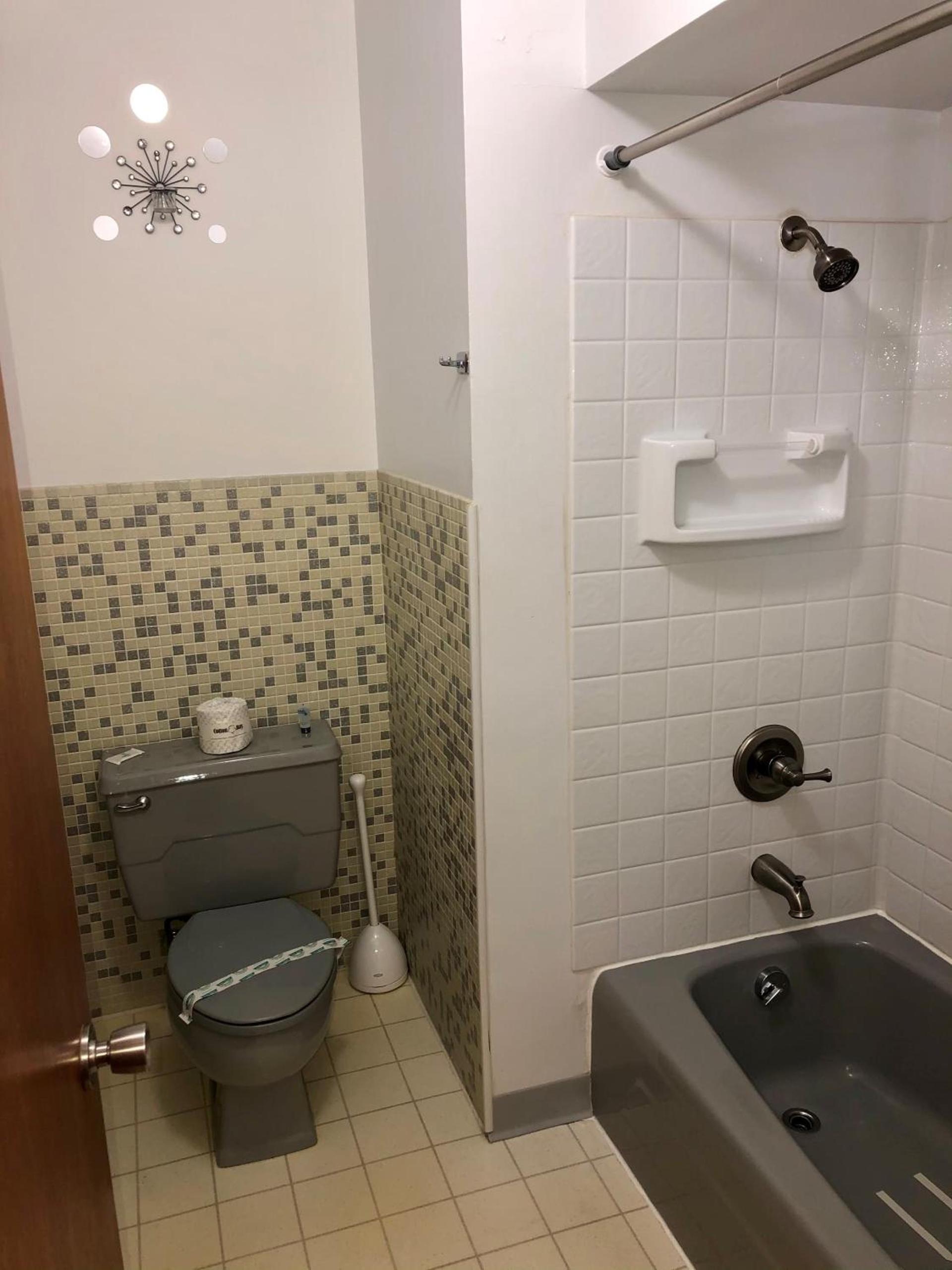 Budget Host Inn photo 38