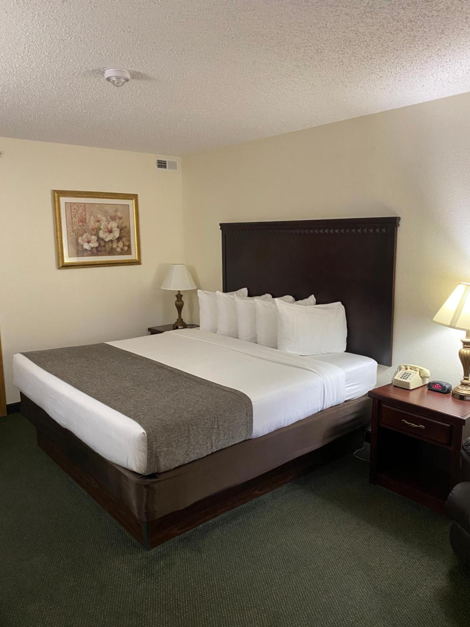 Brookwood Inn Branson photo 25