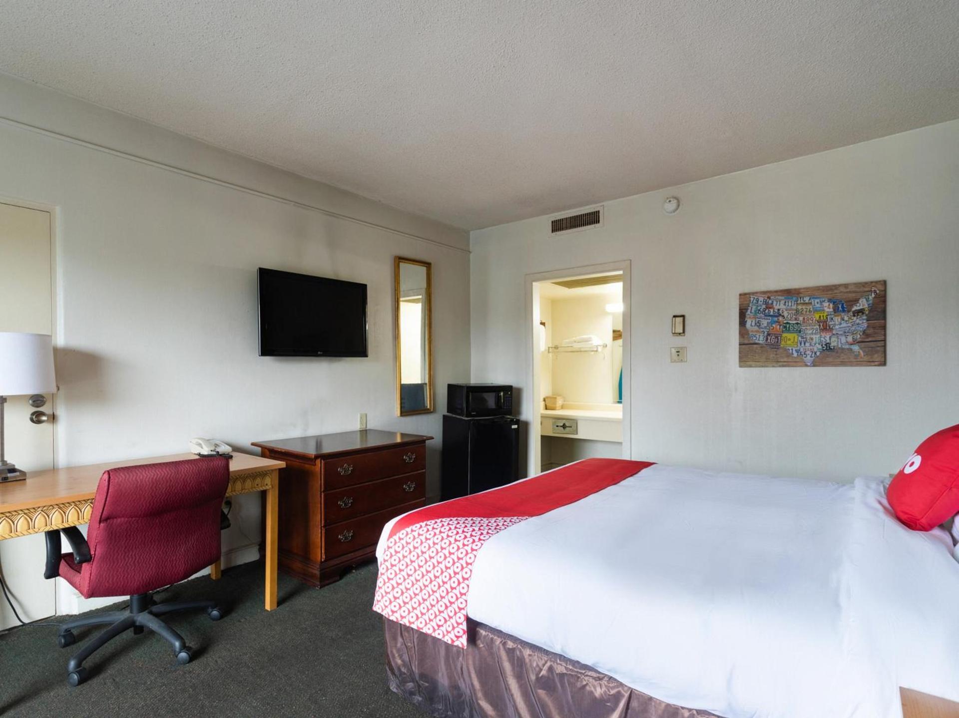 OYO Hotel Sumter SC Downtown photo 13