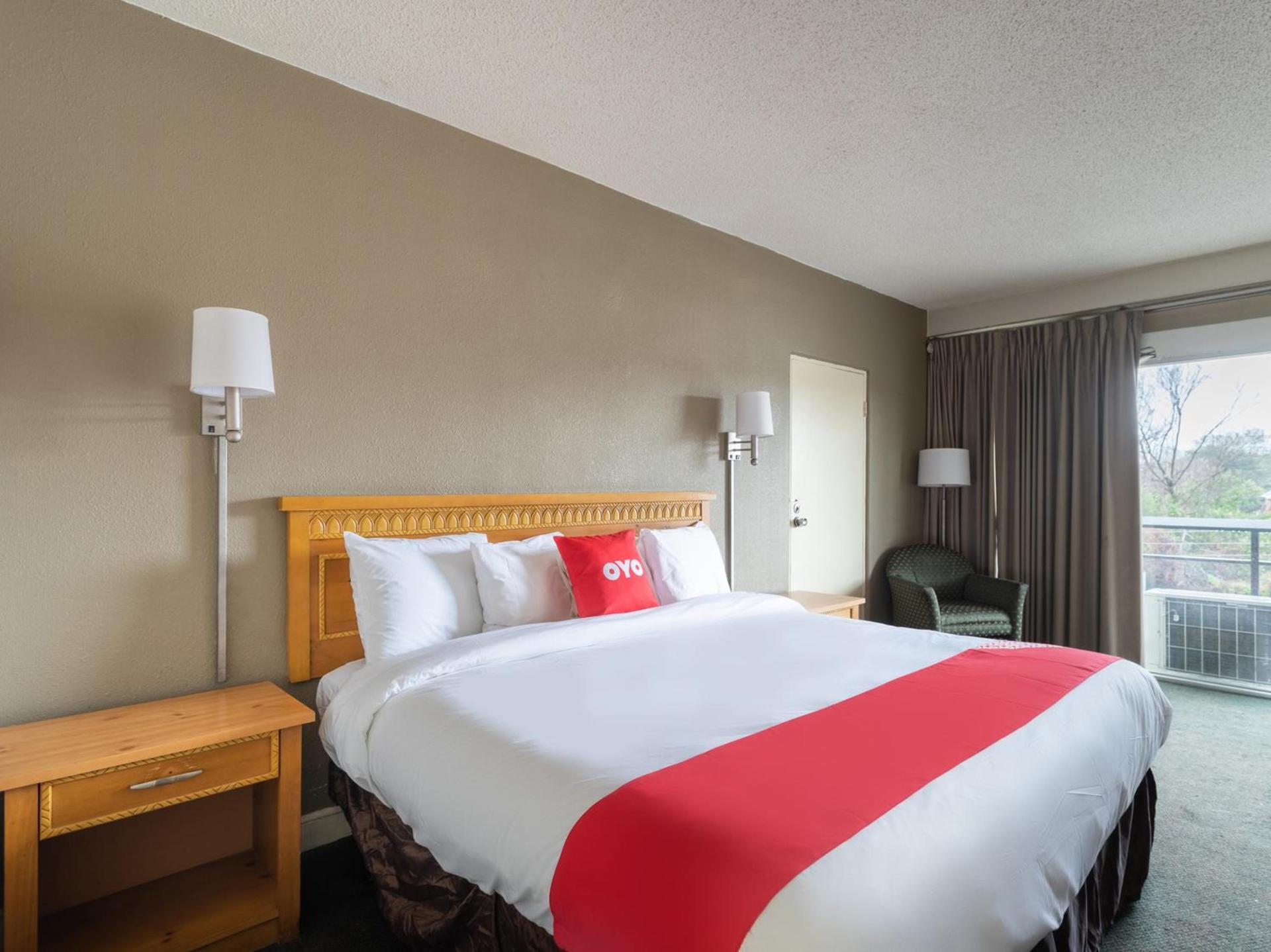 OYO Hotel Sumter SC Downtown photo 18