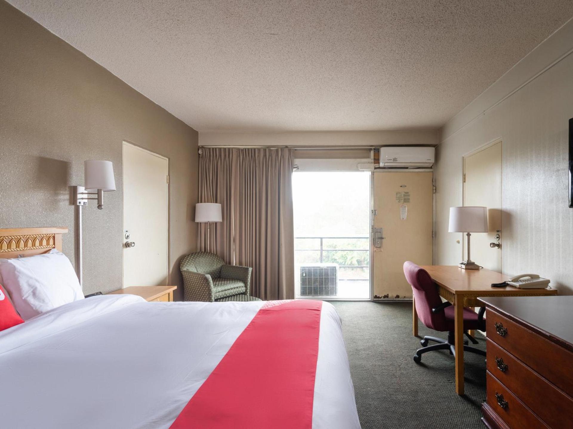OYO Hotel Sumter SC Downtown photo 9