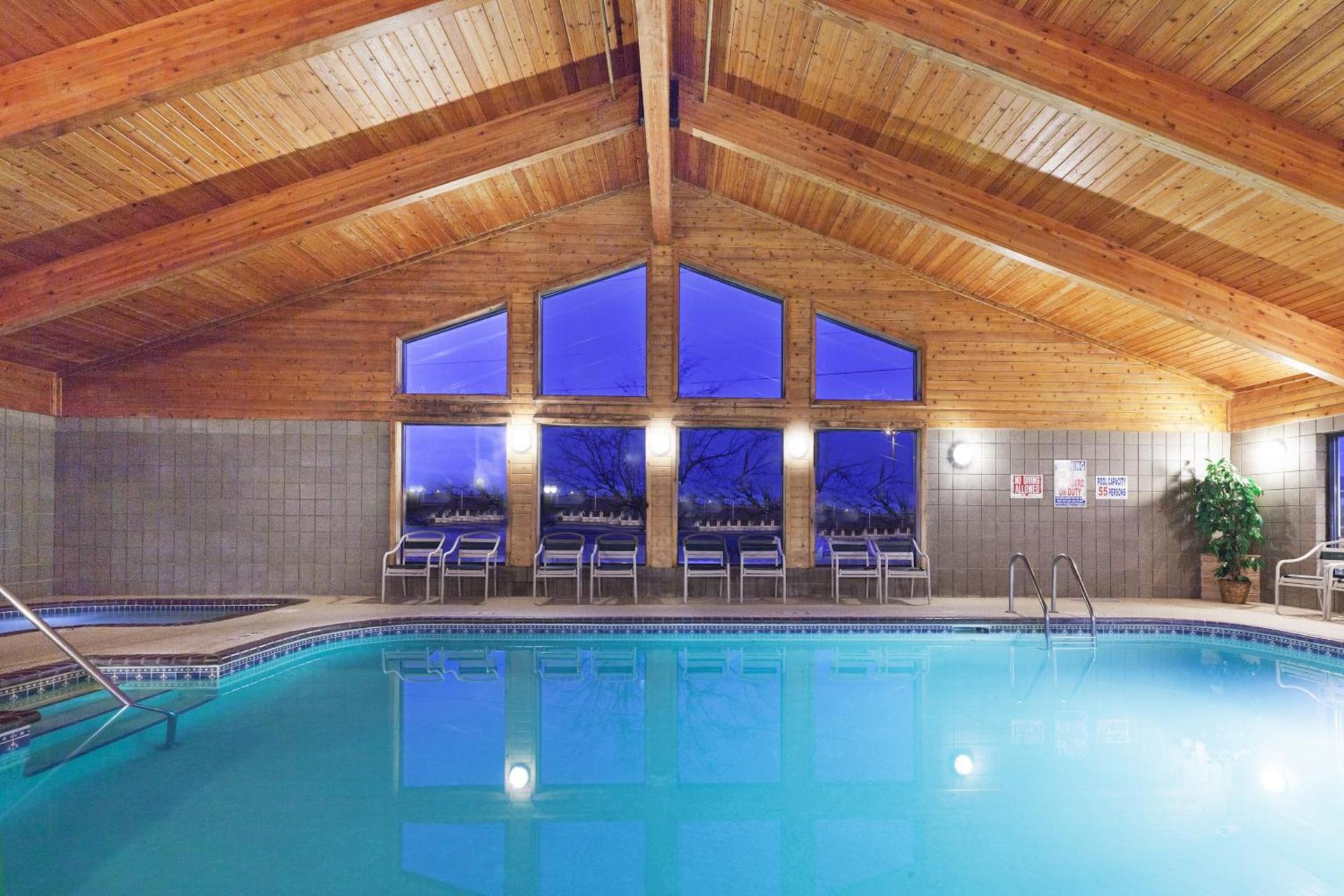 AmericInn by Wyndham Bemidji photo 18