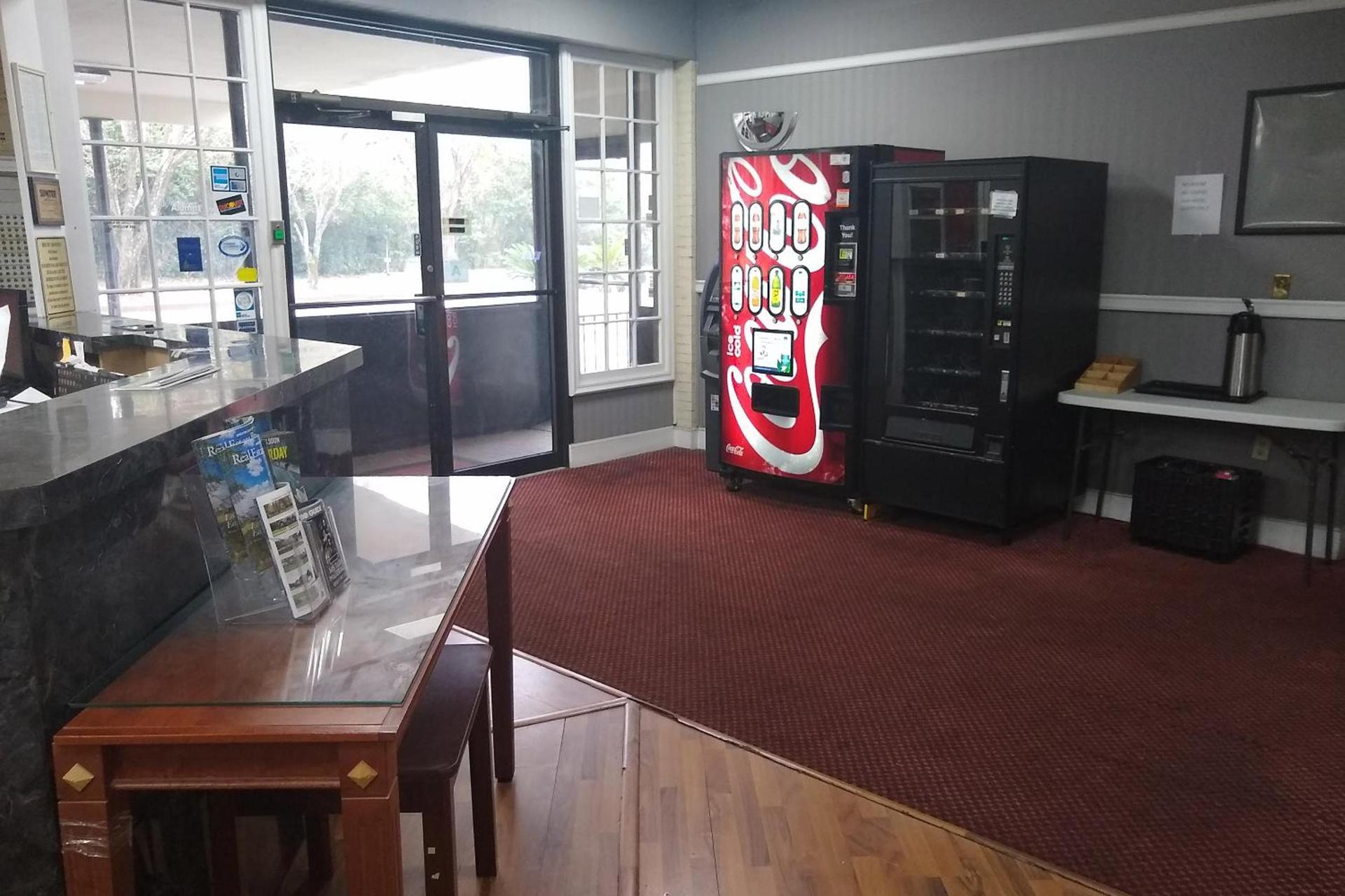 OYO Hotel Sumter SC Downtown photo 14