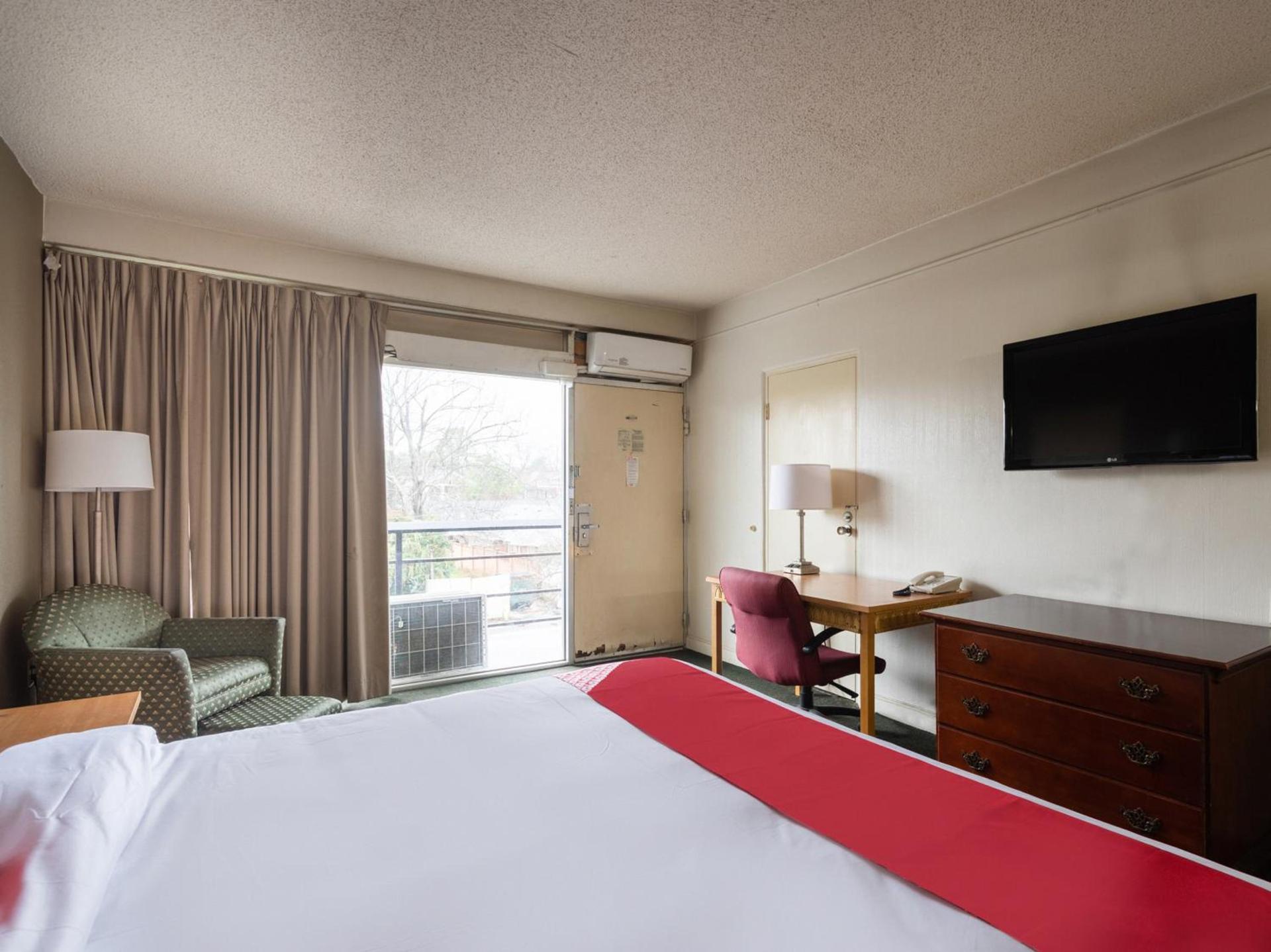 OYO Hotel Sumter SC Downtown photo 20