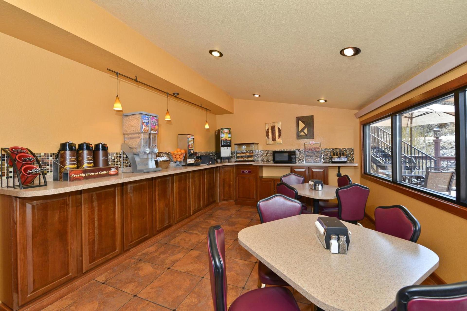 Super 8 by Wyndham Deadwood Black Hills Area photo 29