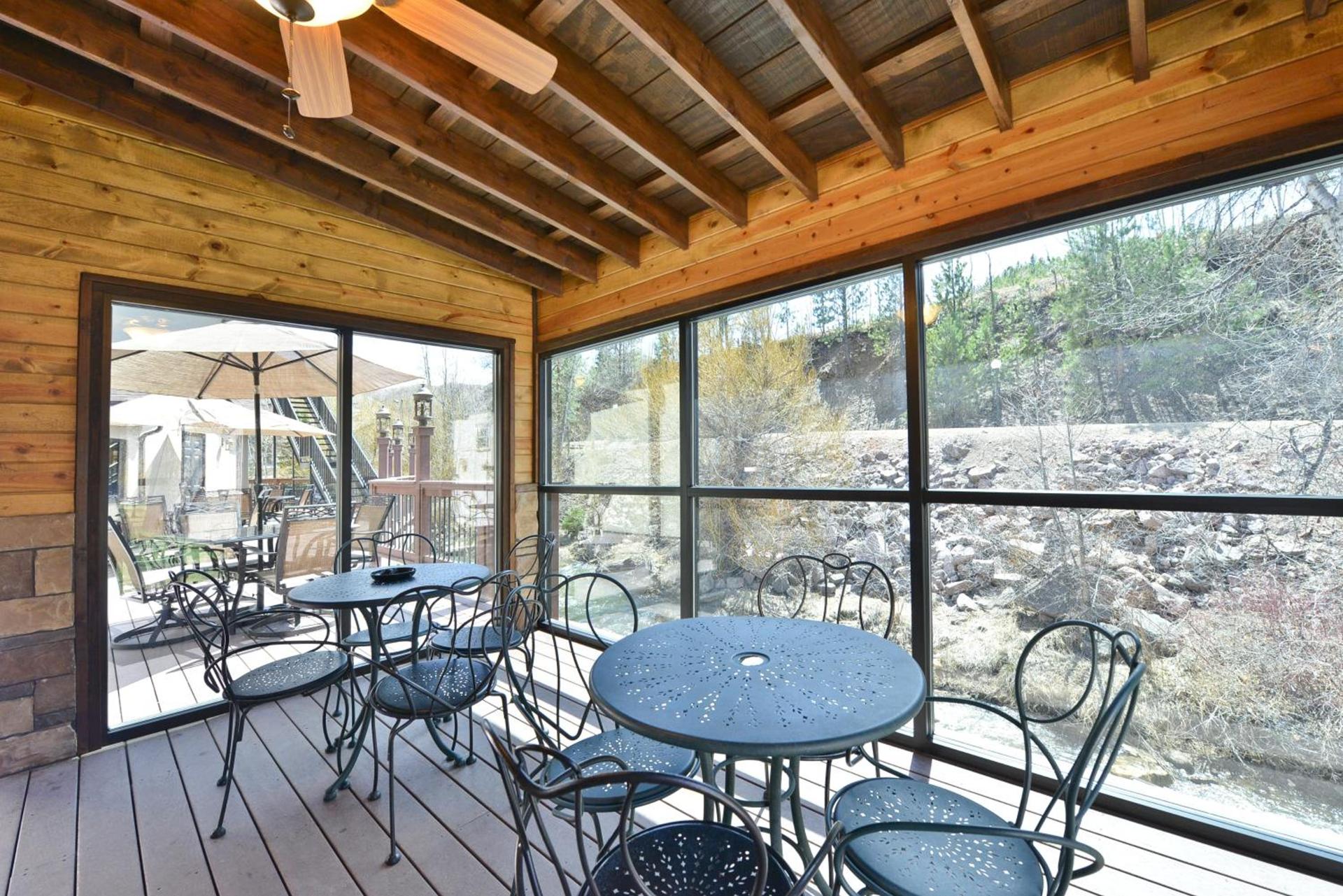 Super 8 by Wyndham Deadwood Black Hills Area photo 36
