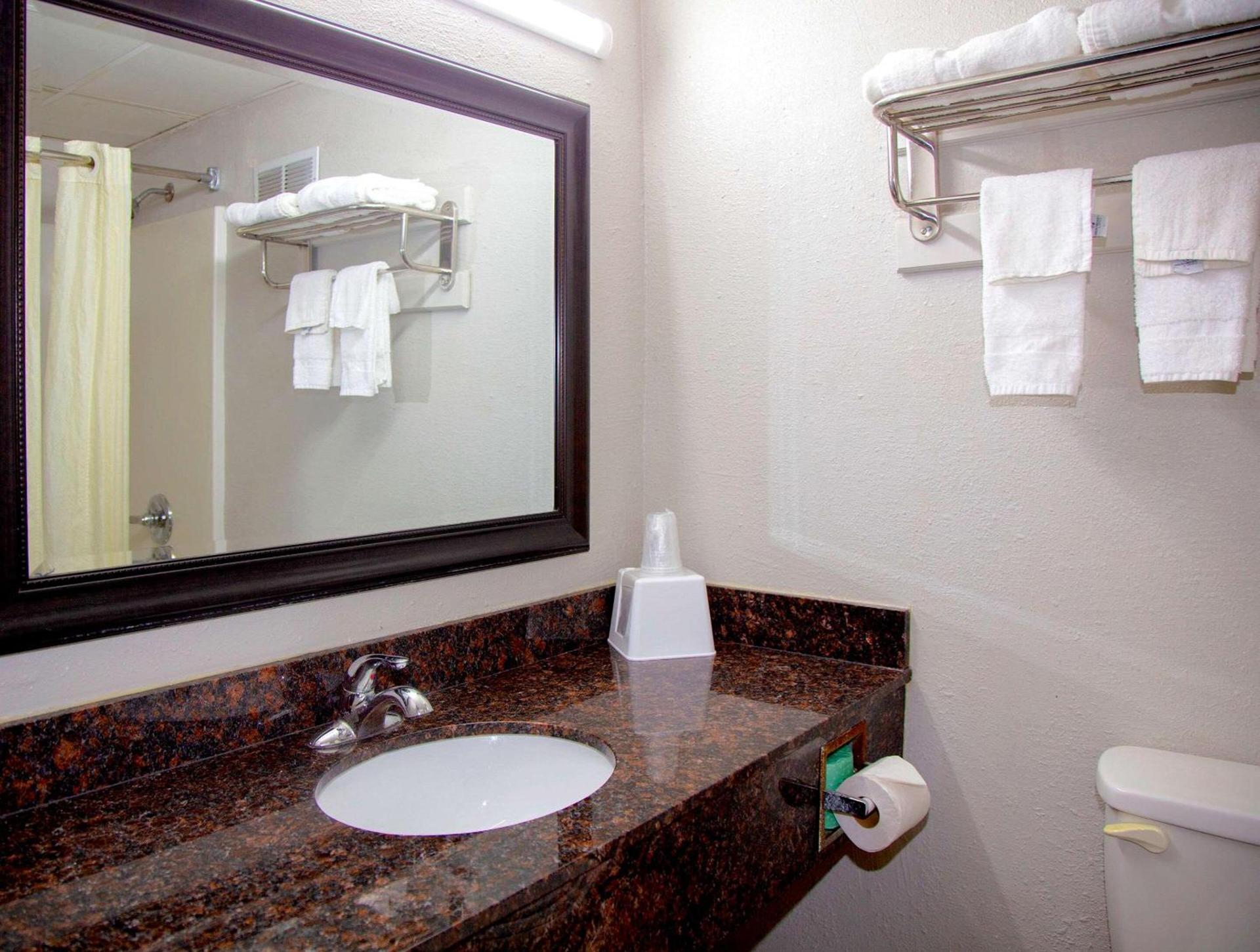 Econo Lodge Ardmore photo 30