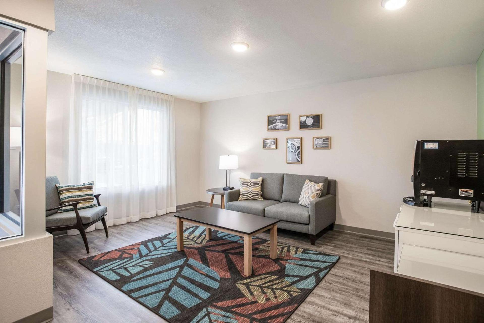 WoodSpring Suites Detroit Madison Heights photo 5