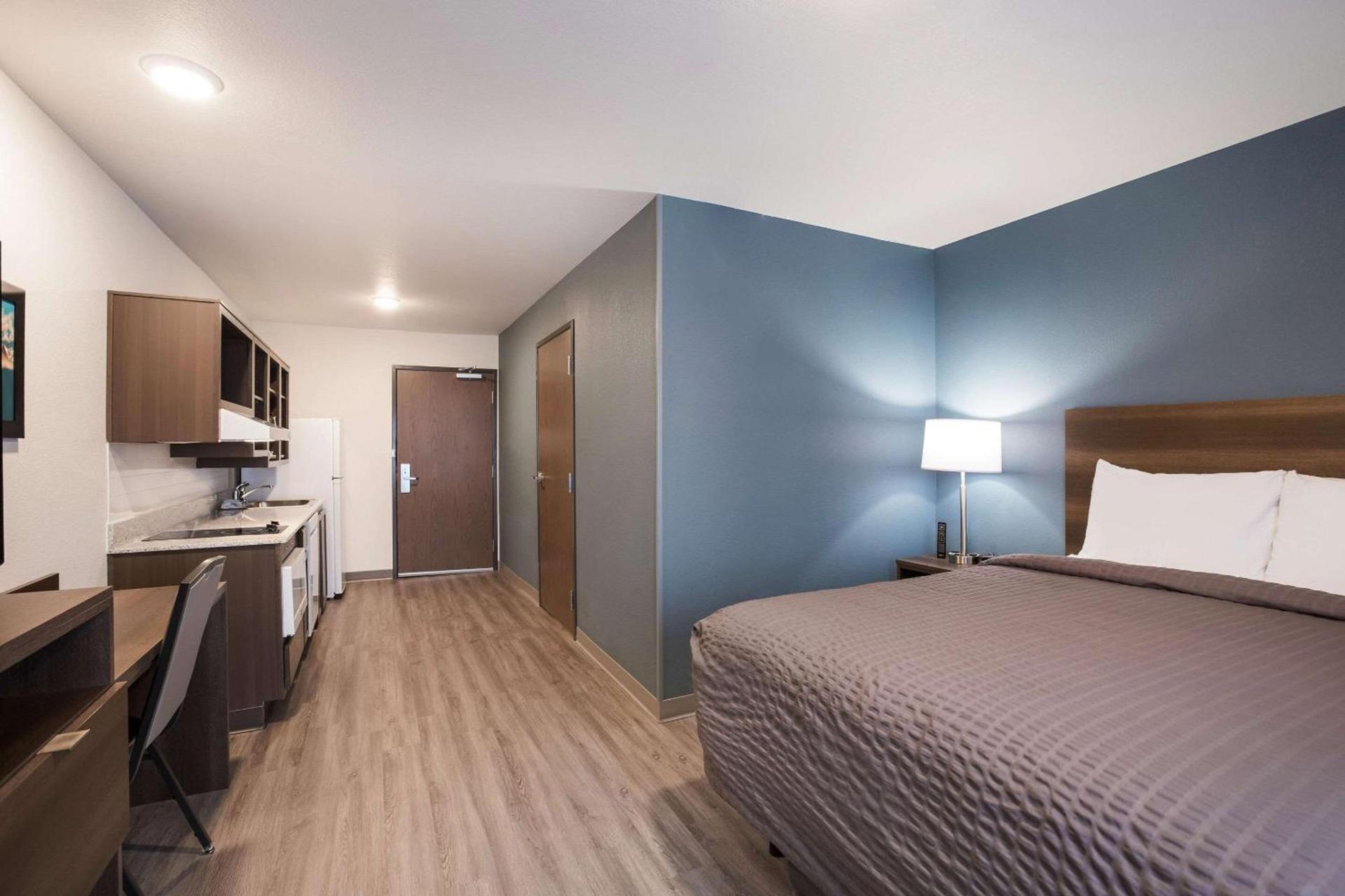 WoodSpring Suites Detroit Madison Heights photo 8