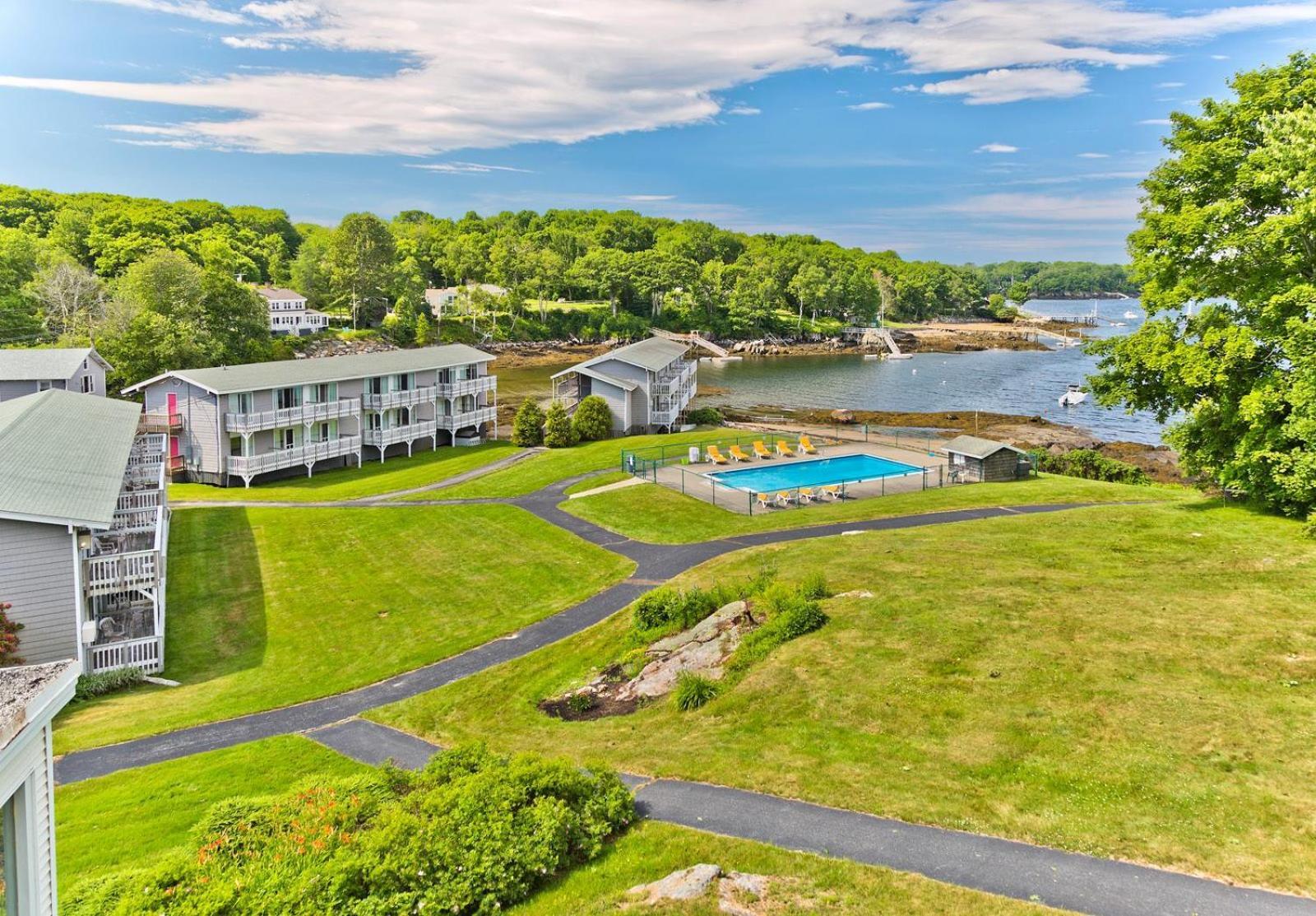 Smuggler's Cove Inn photo 16