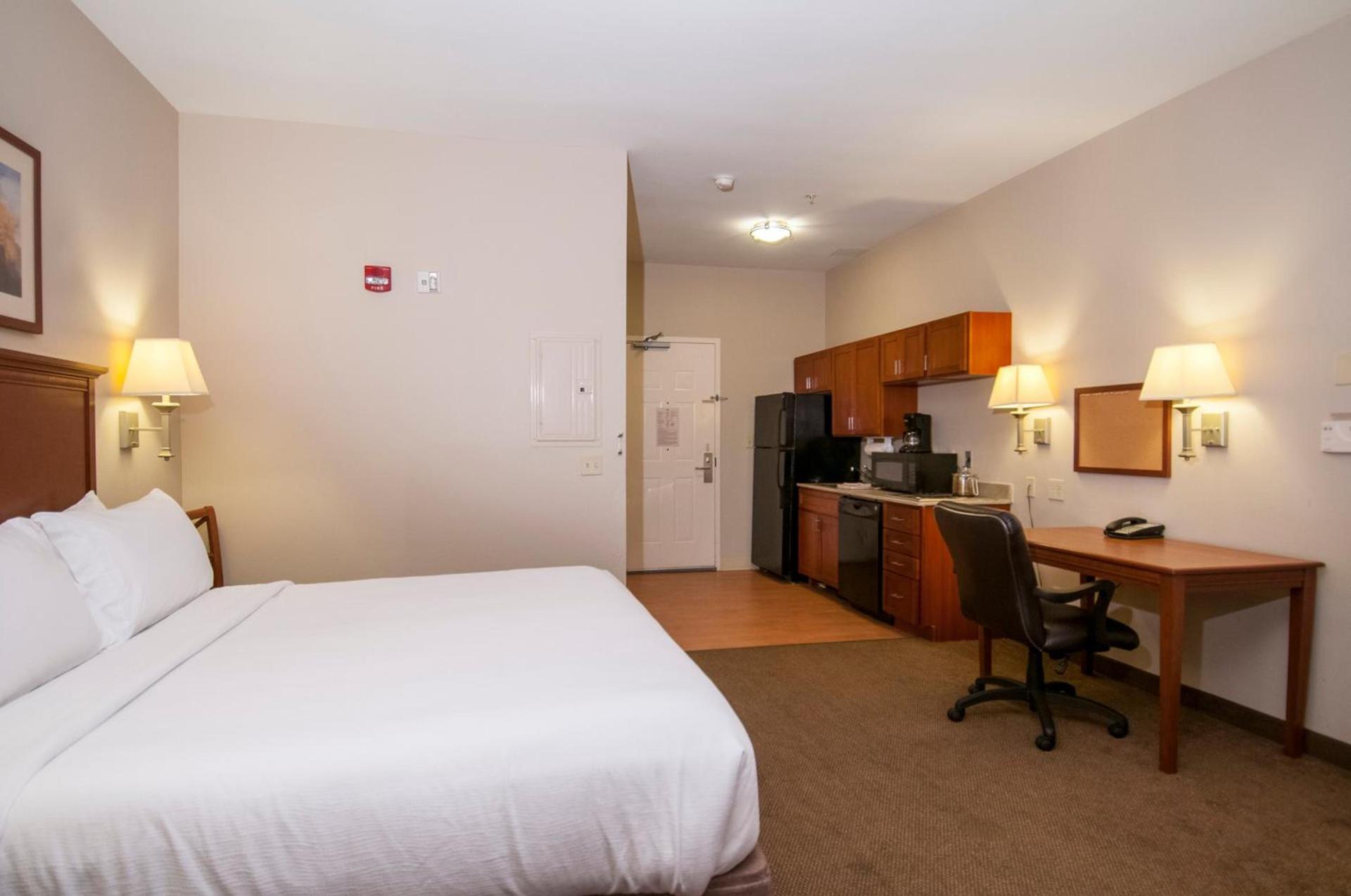 Candlewood Suites Flowood, MS by IHG photo 17