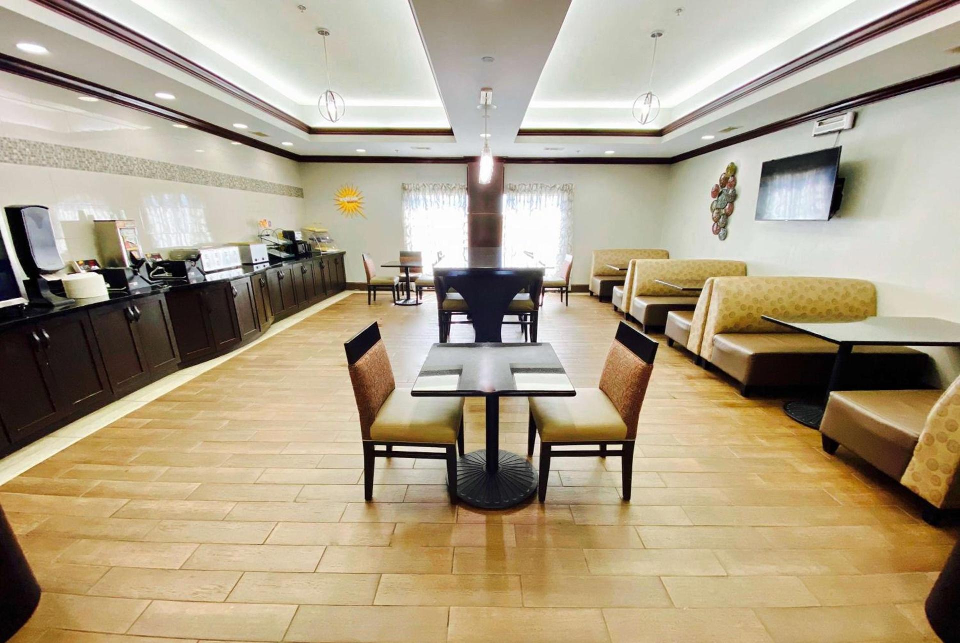 La Quinta by Wyndham Tupelo photo 34