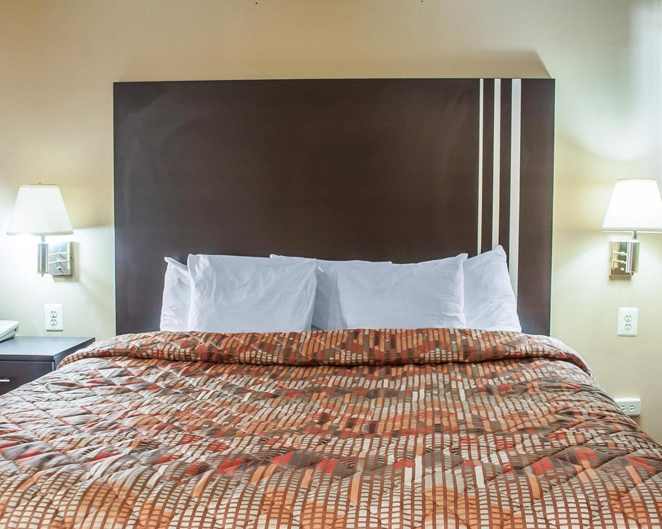 Amherst Inn & Suites photo 2