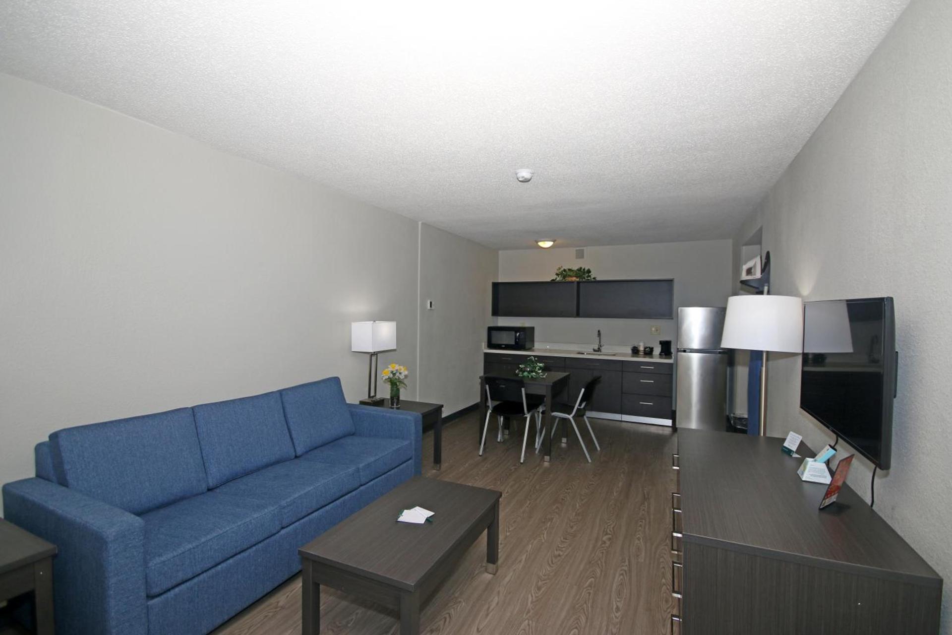 Clarion Pointe Statesville photo 18