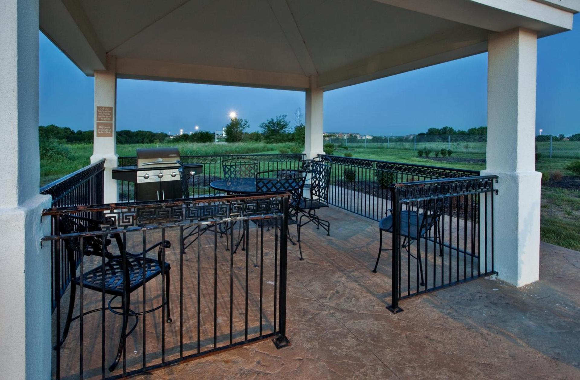 Candlewood Suites Olathe by IHG photo 12