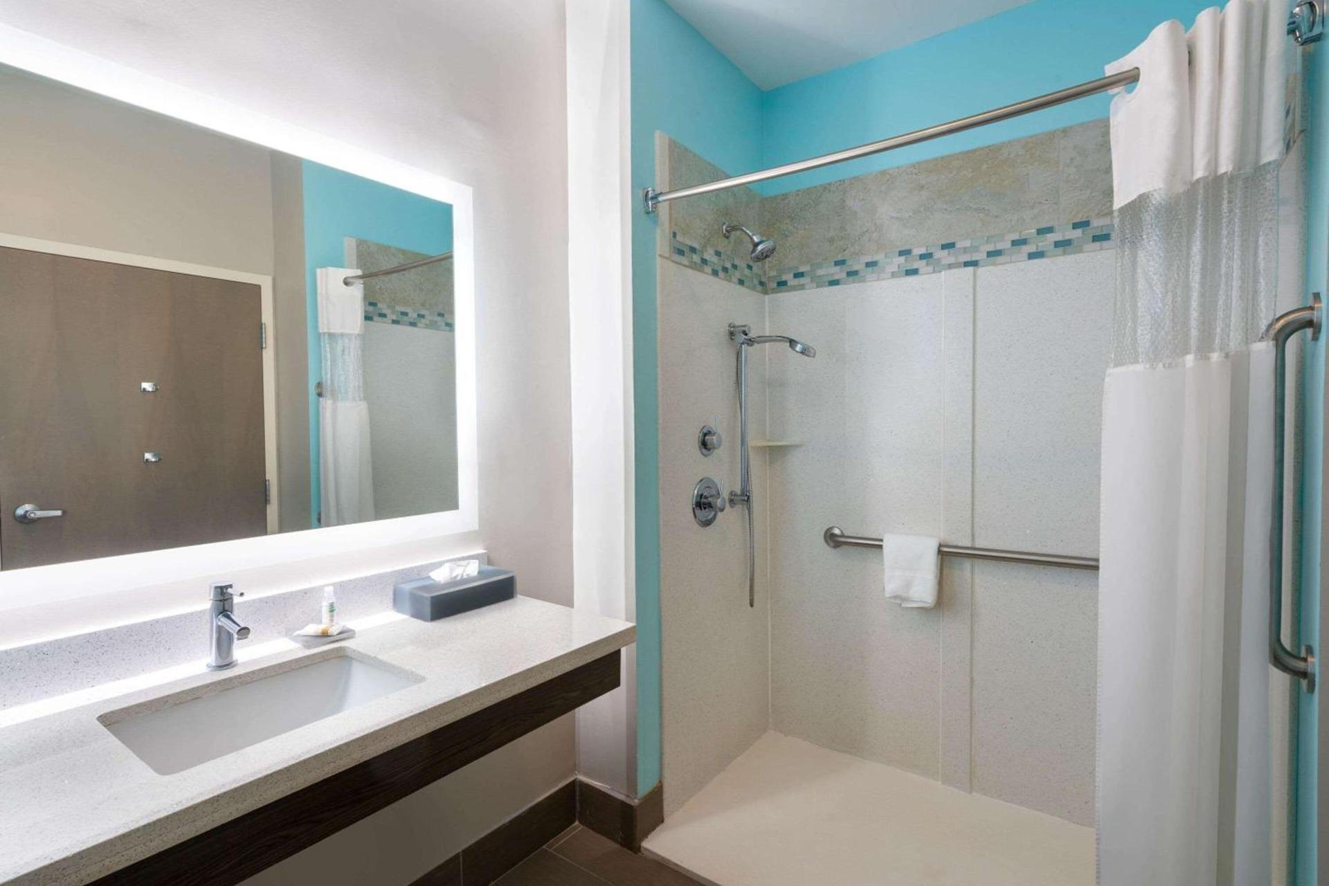 La Quinta by Wyndham Forsyth photo 17