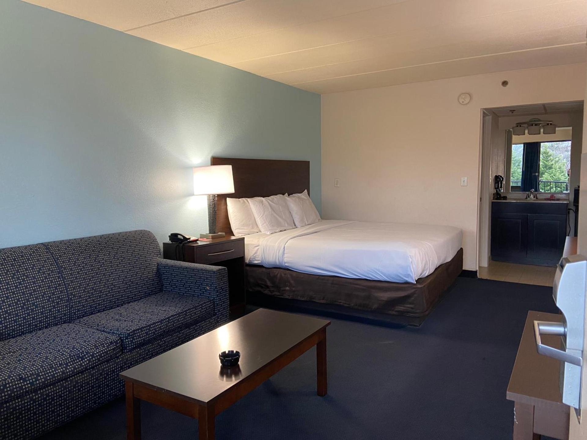 Econo Lodge Inn & Suites Rehoboth Beach photo 37