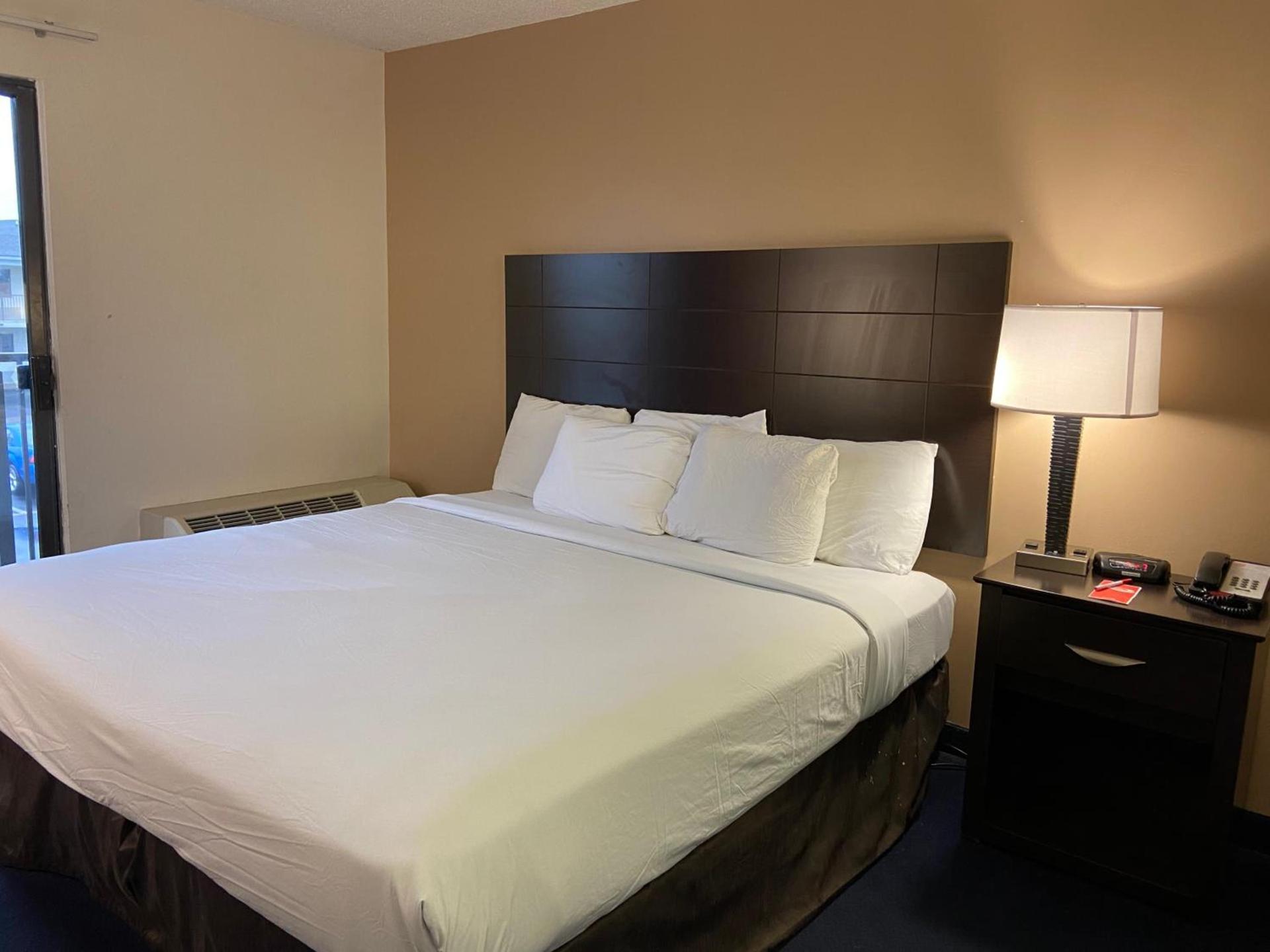 Econo Lodge Inn & Suites Rehoboth Beach photo 42