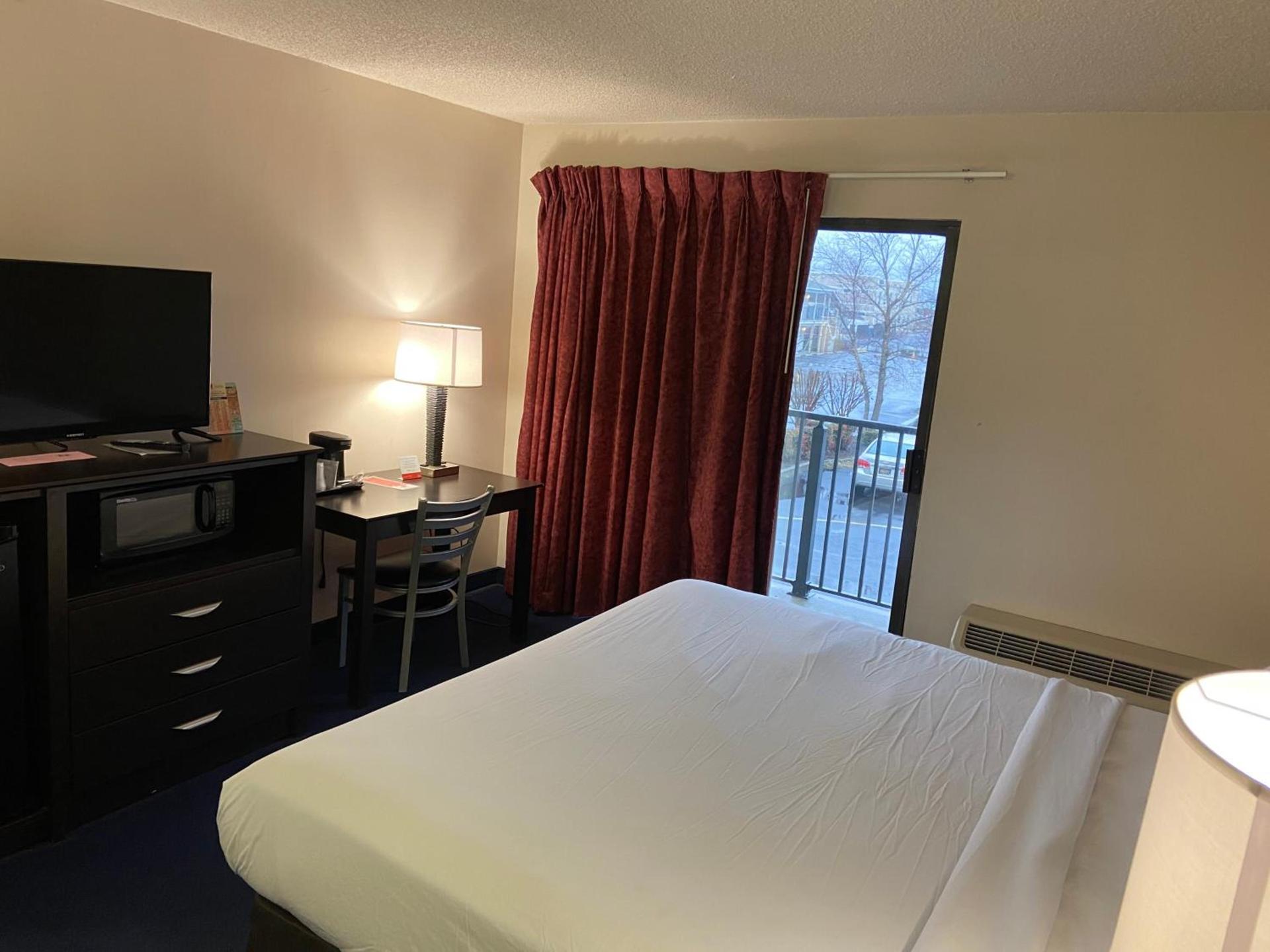 Econo Lodge Inn & Suites Rehoboth Beach photo 43