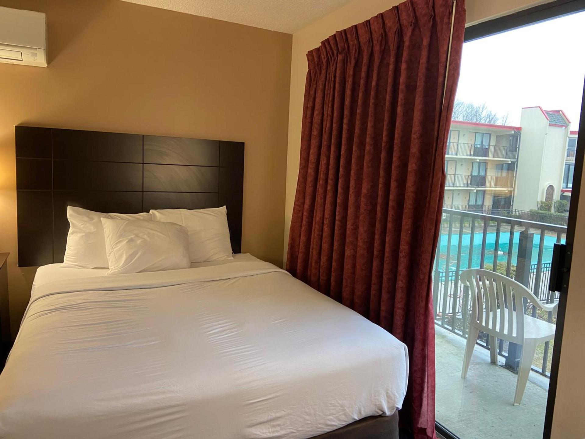 Econo Lodge Inn & Suites Rehoboth Beach photo 45