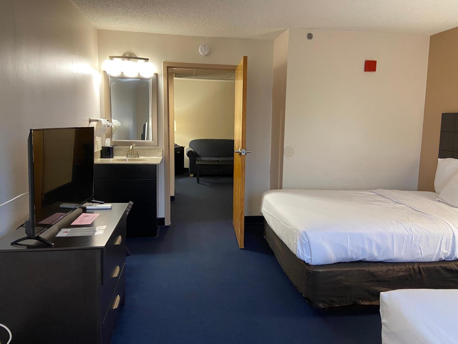 Econo Lodge Inn & Suites Rehoboth Beach photo 51