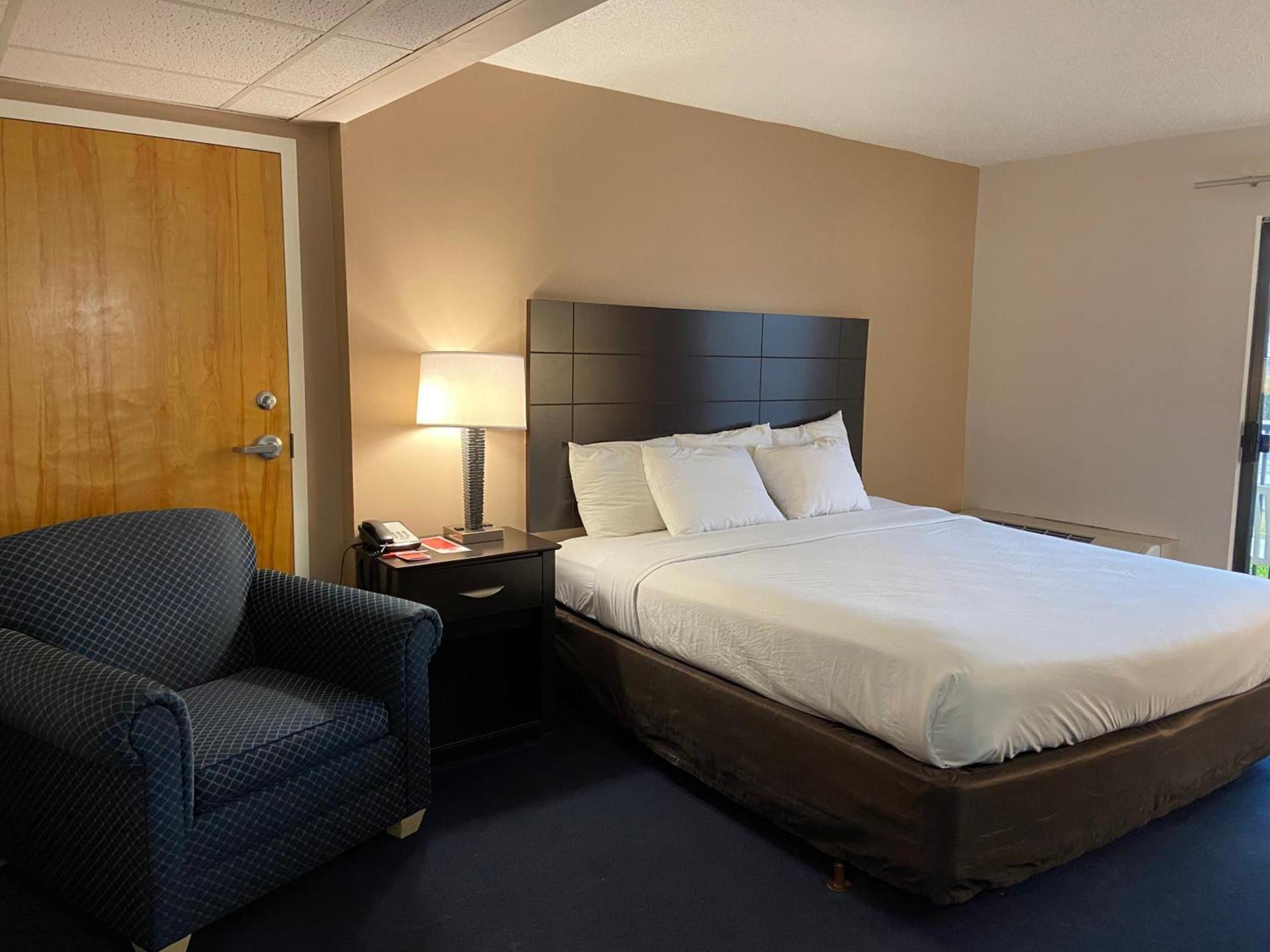 Econo Lodge Inn & Suites Rehoboth Beach photo 50