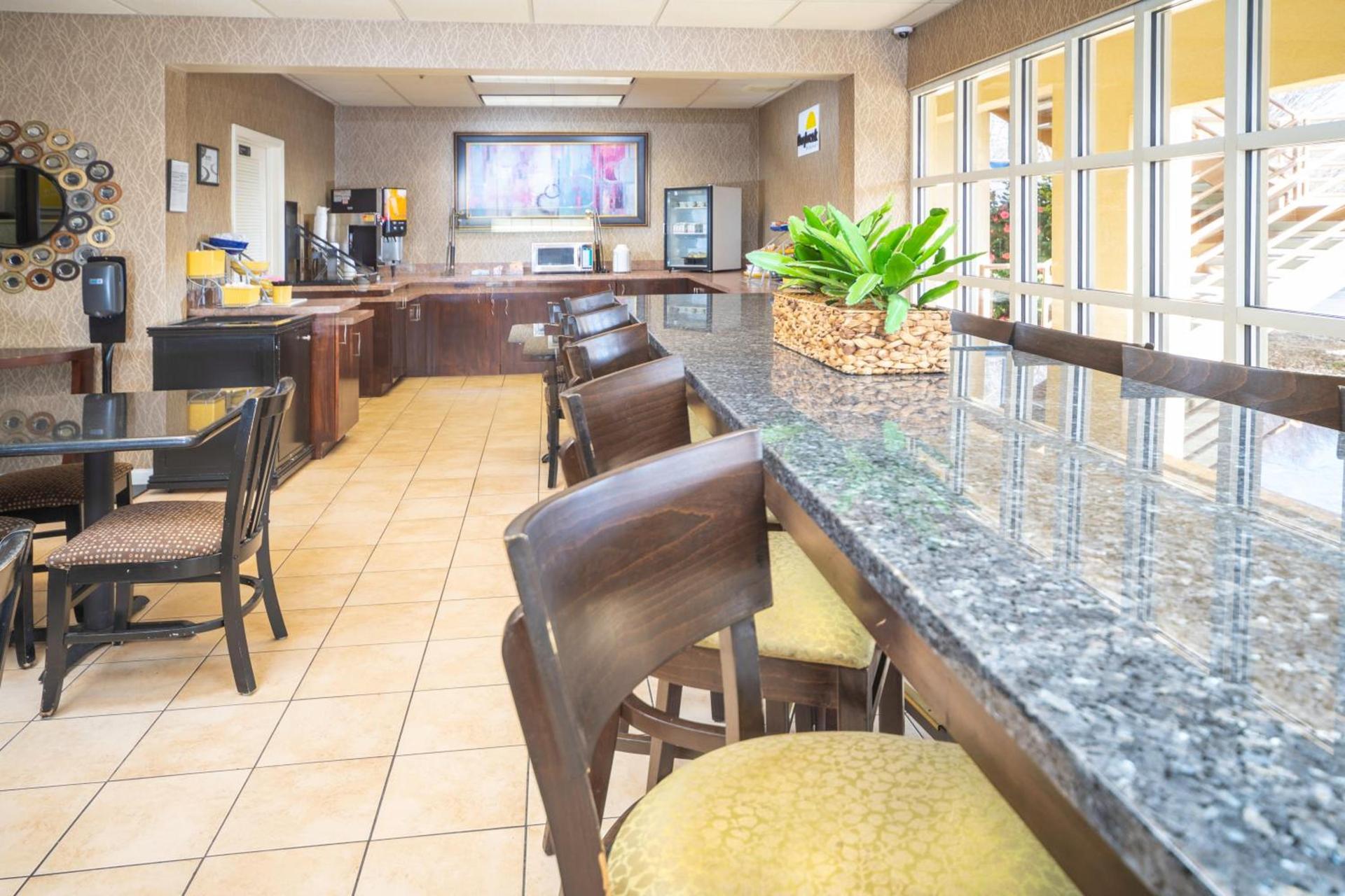 Days Inn by Wyndham Atlanta Stone Mountain photo 49