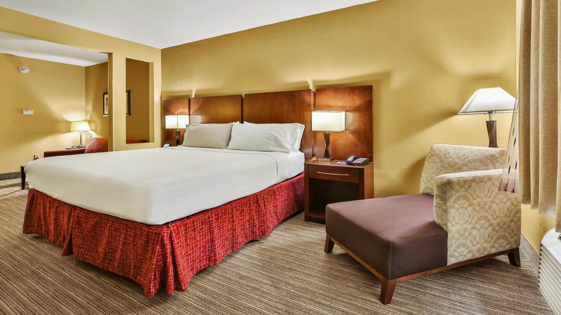 Holiday Inn Express & Suites Houston South - Near Pearland by IHG photo 3