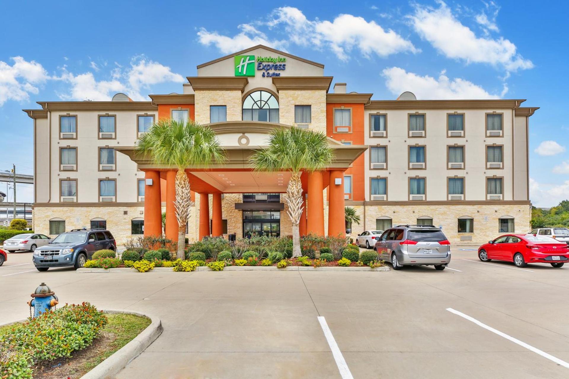 Holiday Inn Express & Suites Houston South - Near Pearland by IHG photo 2
