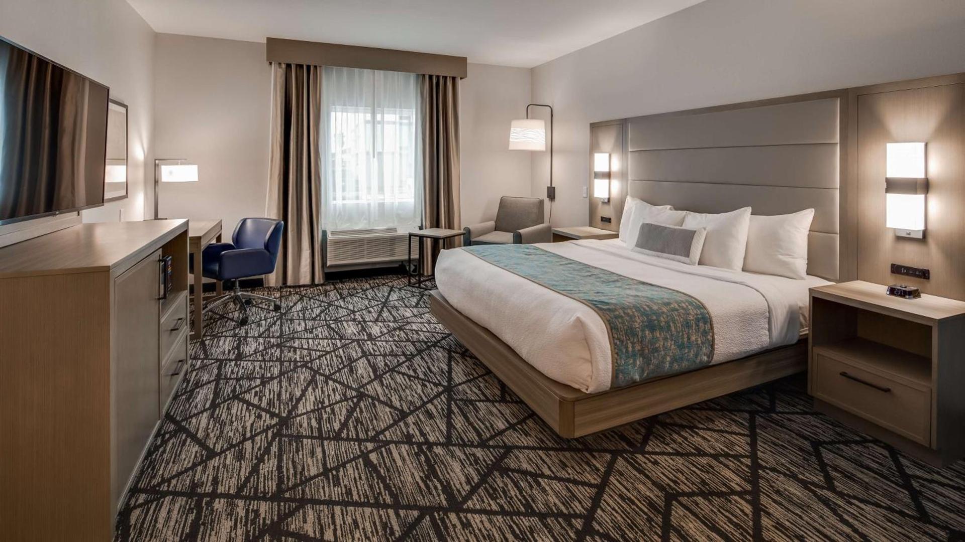 Best Western Plus Mid County photo 20