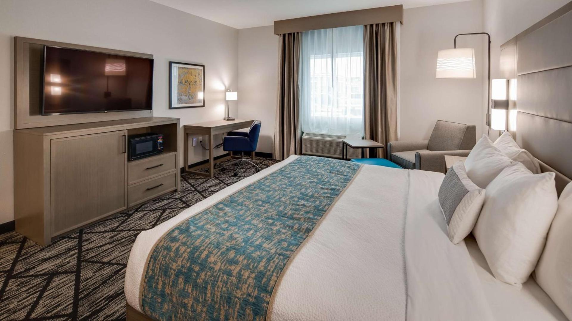 Best Western Plus Mid County photo 22