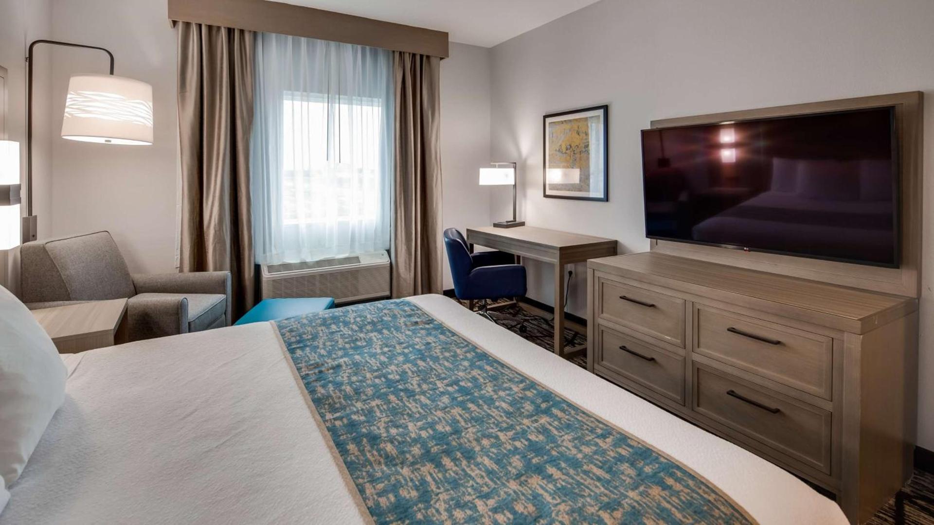 Best Western Plus Mid County photo 7