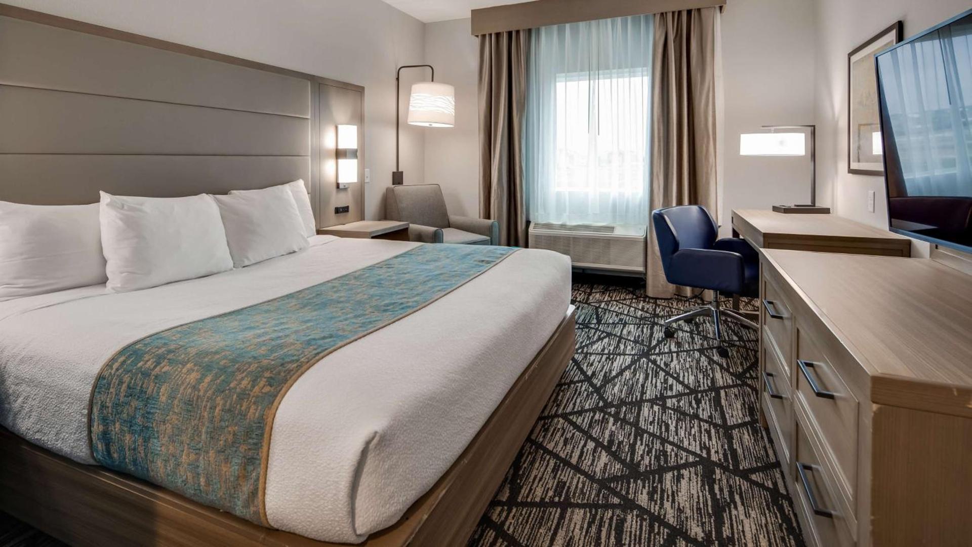 Best Western Plus Mid County photo 6
