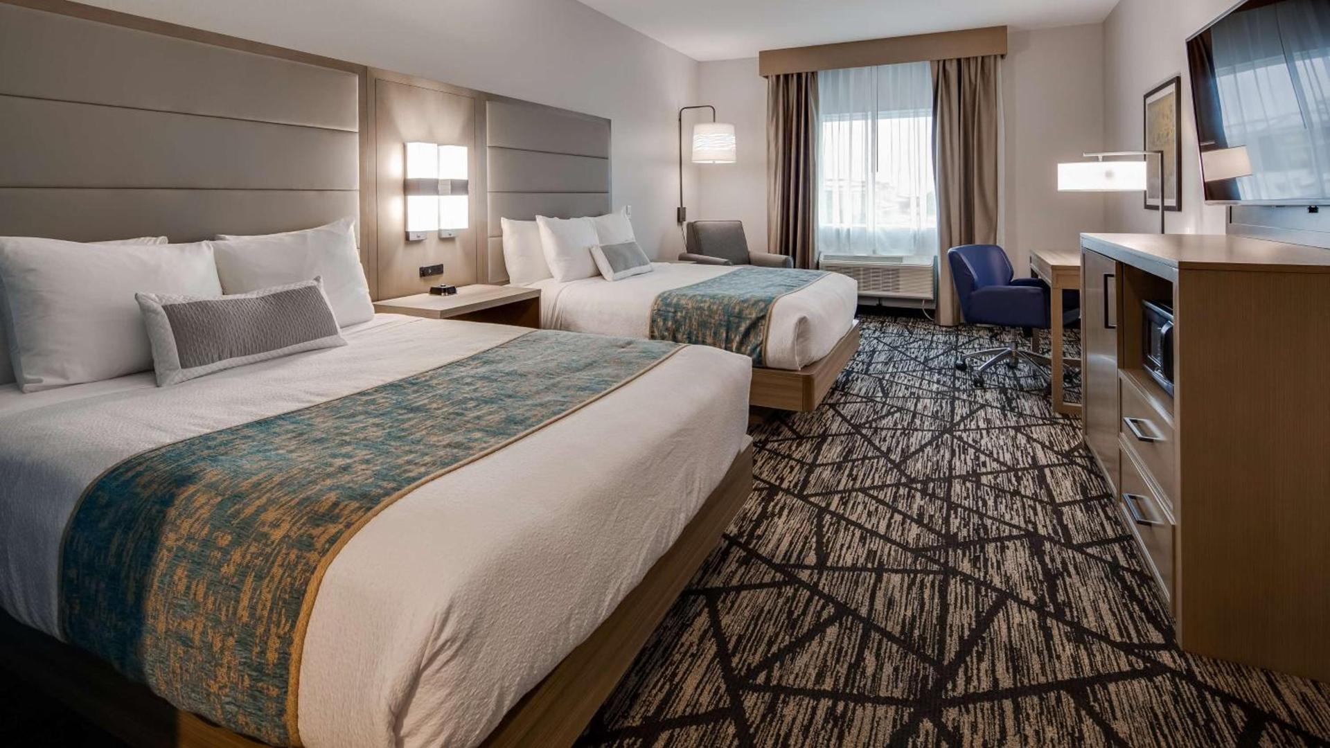 Best Western Plus Mid County photo 19