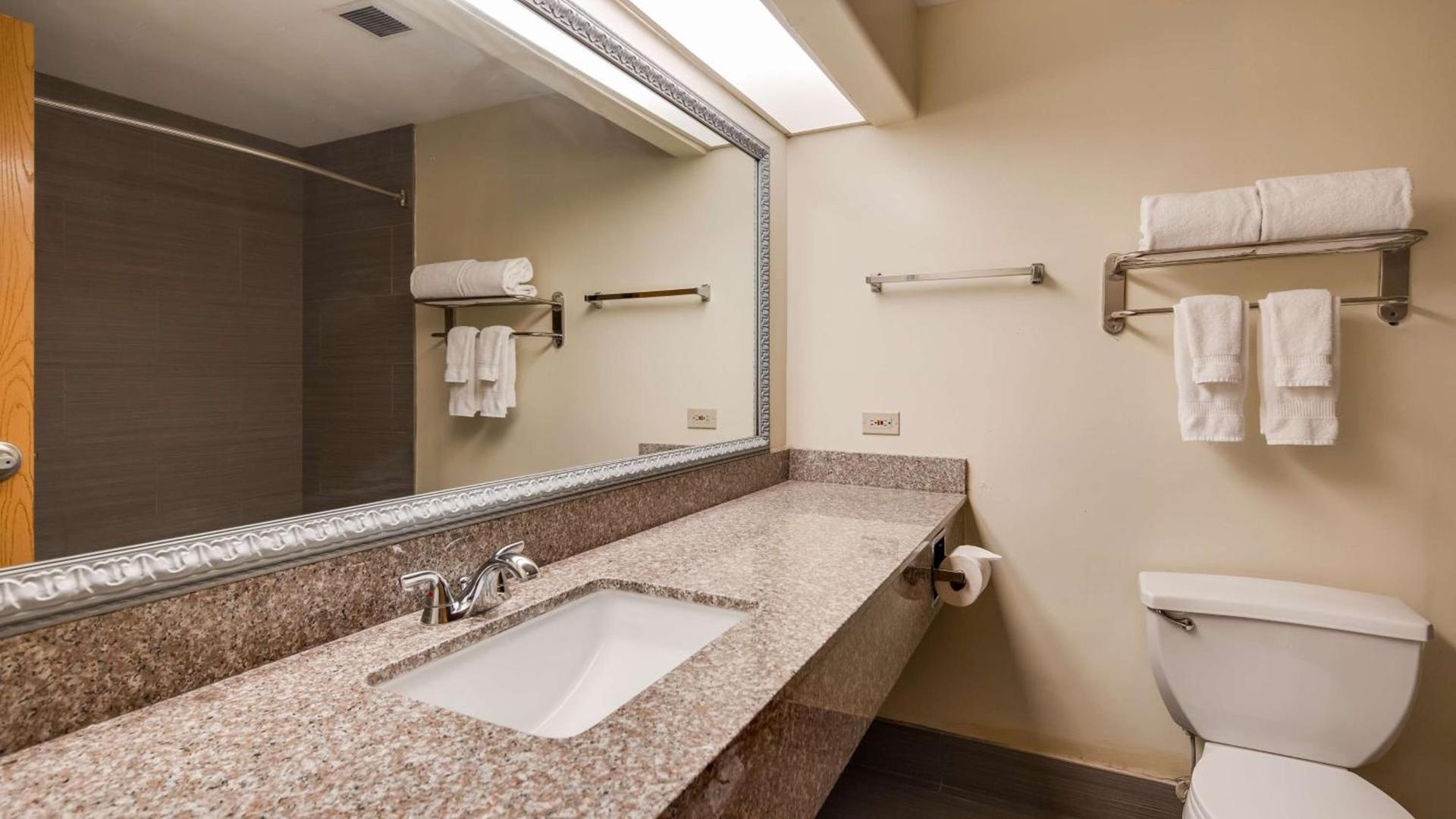 Best Western Rayne Inn photo 11