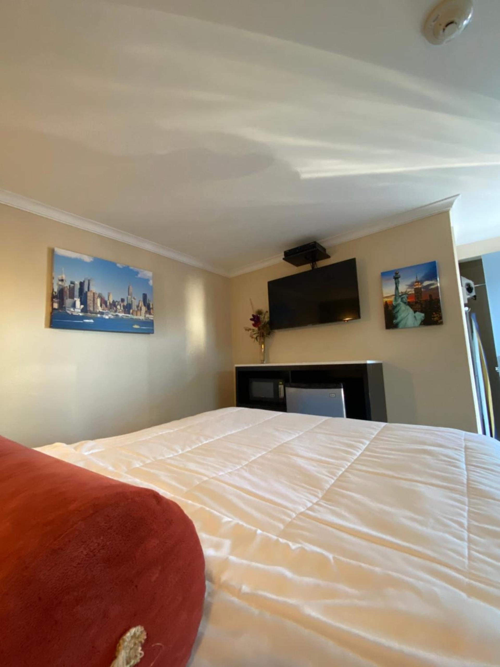 Relax Inn North Babylon photo 2