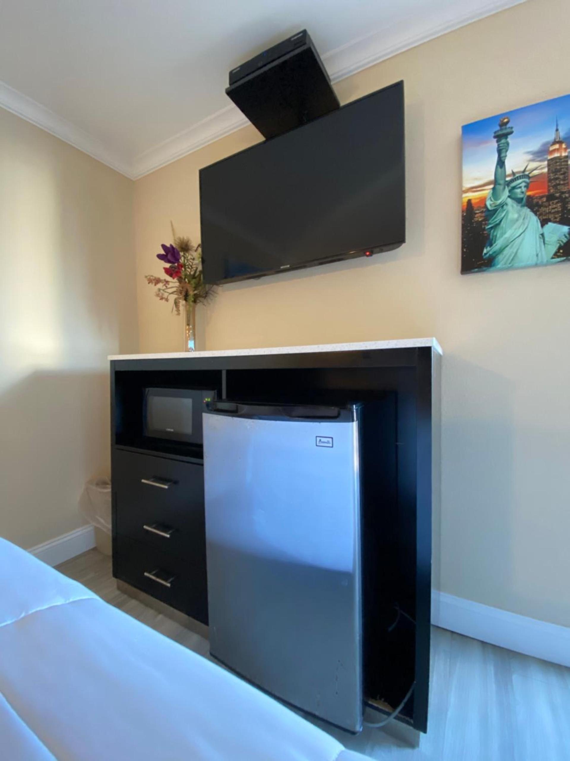 Relax Inn North Babylon photo 4