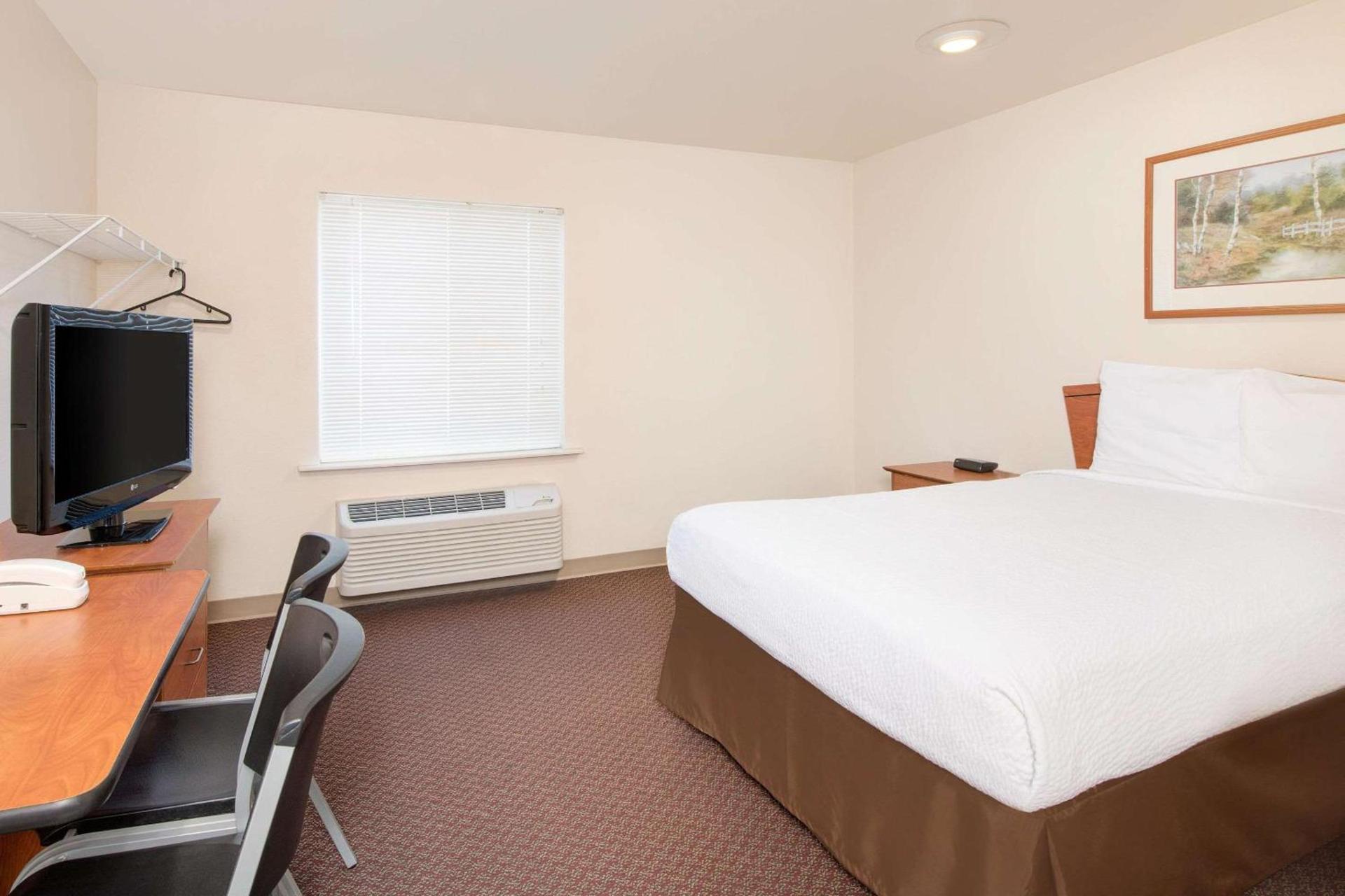 WoodSpring Suites Columbus near Fort Benning photo 6