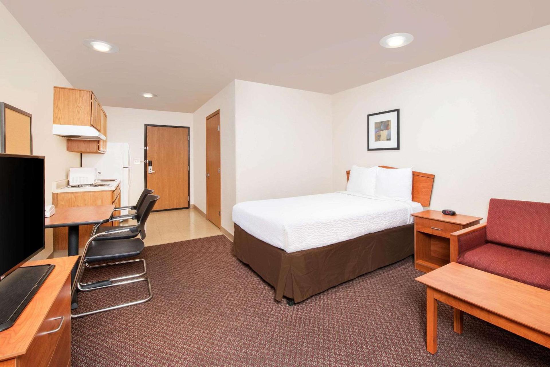 WoodSpring Suites Columbus near Fort Benning photo 7