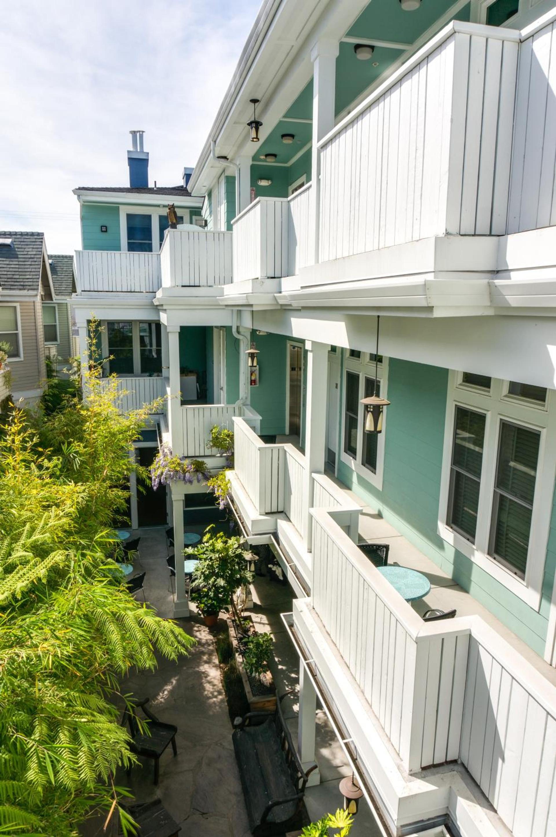 Pacific Blue Inn photo 26