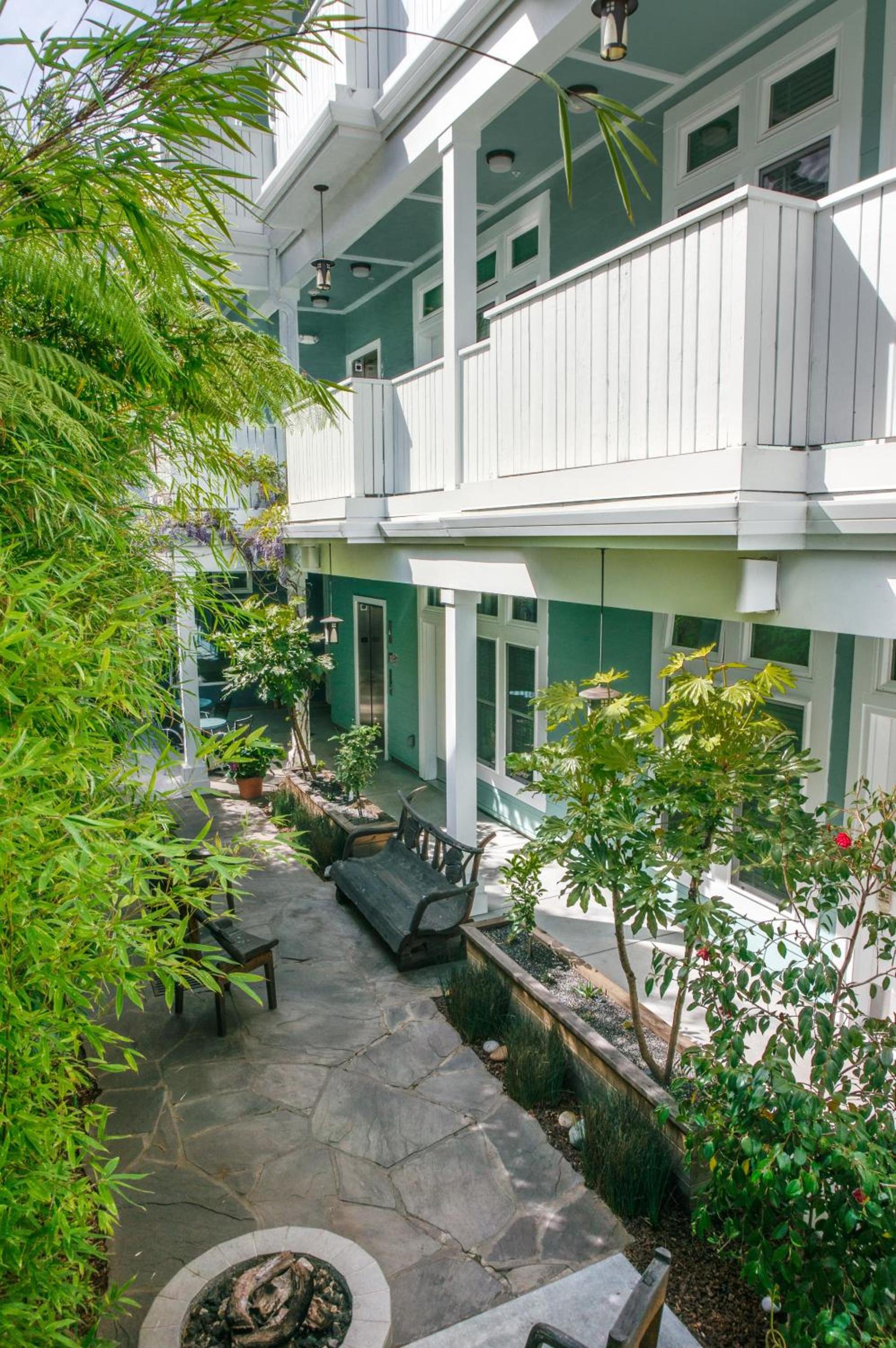 Pacific Blue Inn photo 5