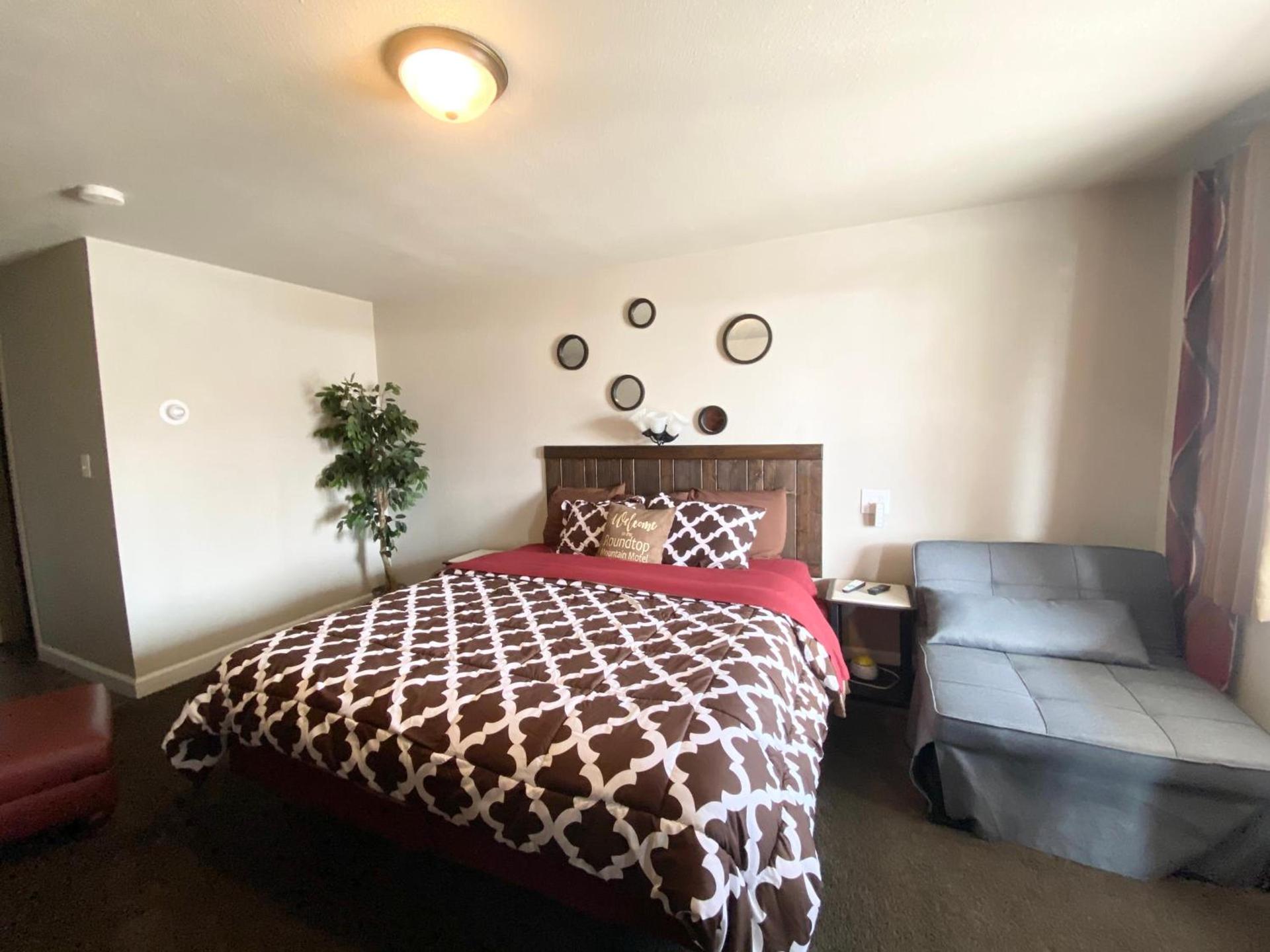 Roundtop Mountain Vista - Cabins and Motel photo 25
