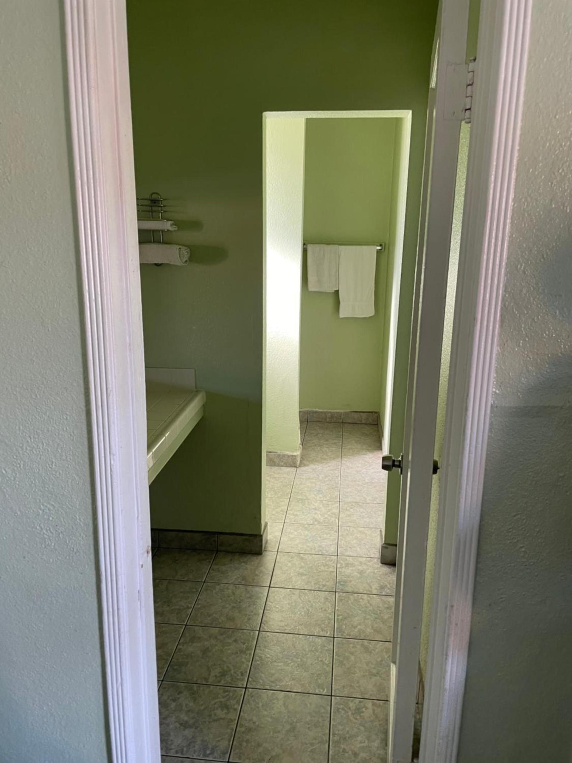 RAMONA MOTEL photo 2