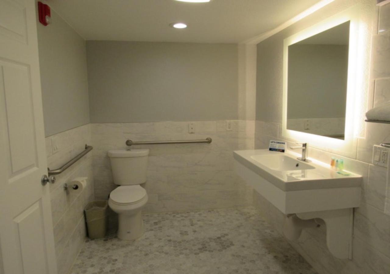 Capri Suites Anaheim photo 7