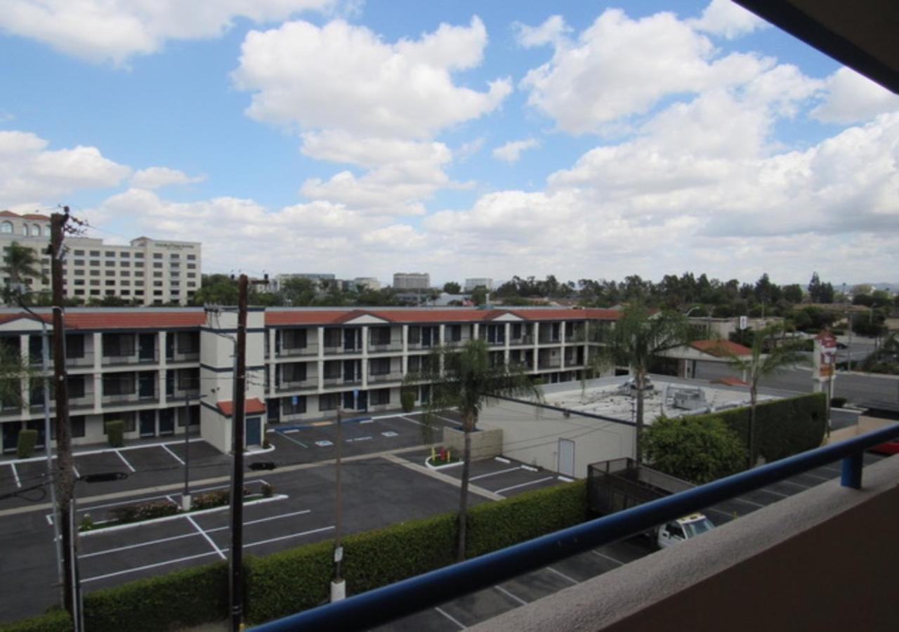Capri Suites Anaheim photo 8