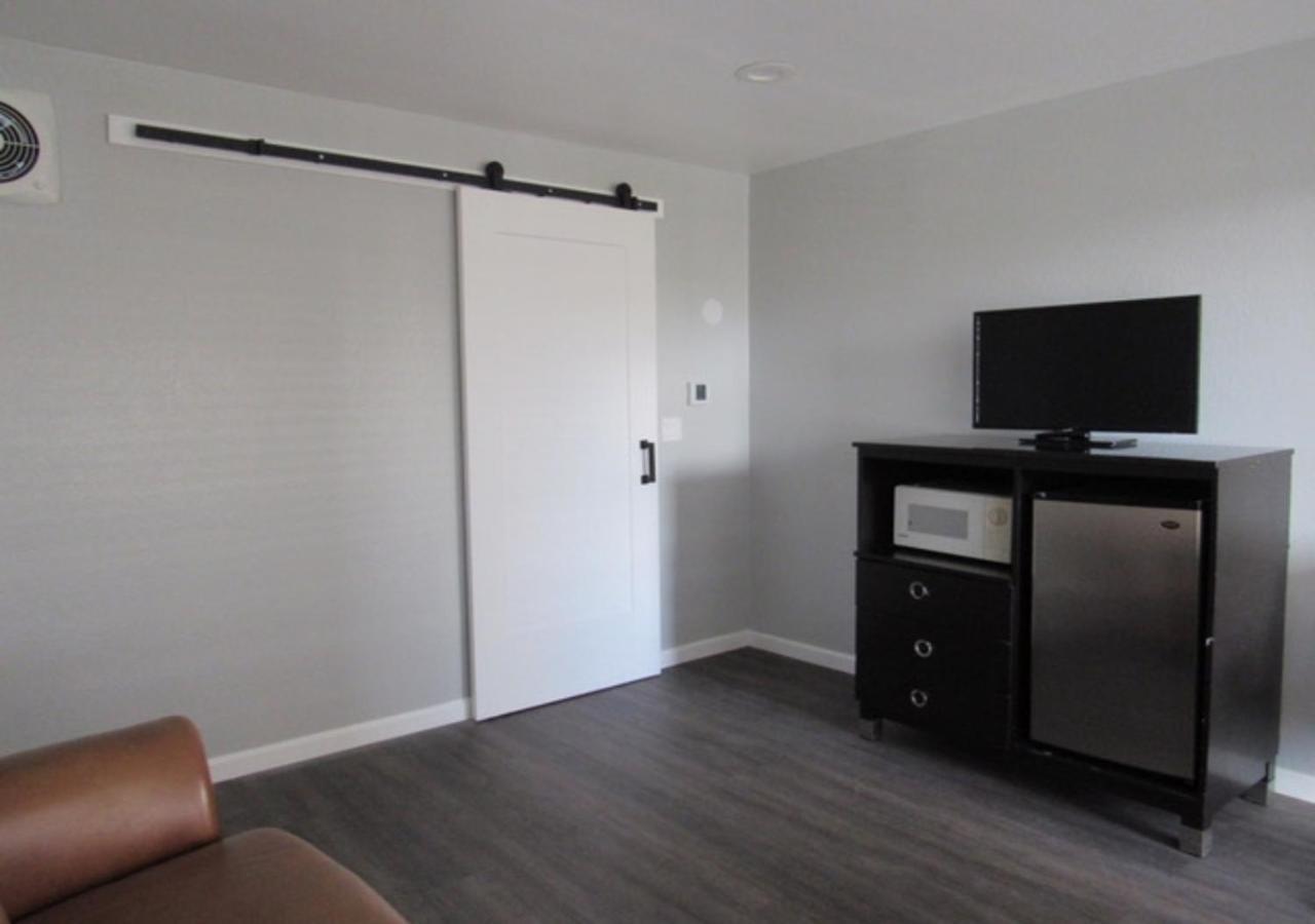 Capri Suites Anaheim photo 9