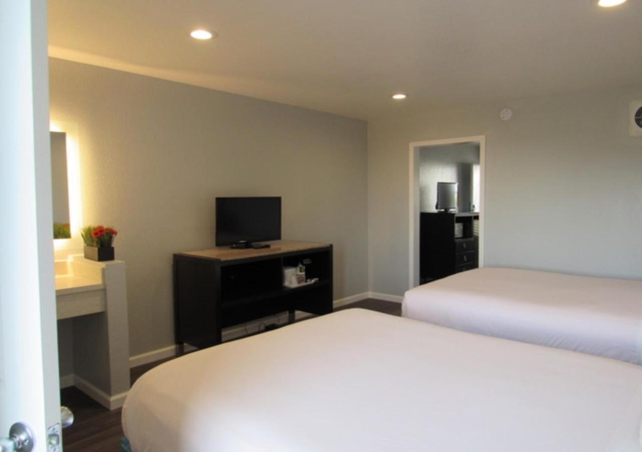 Capri Suites Anaheim photo 10