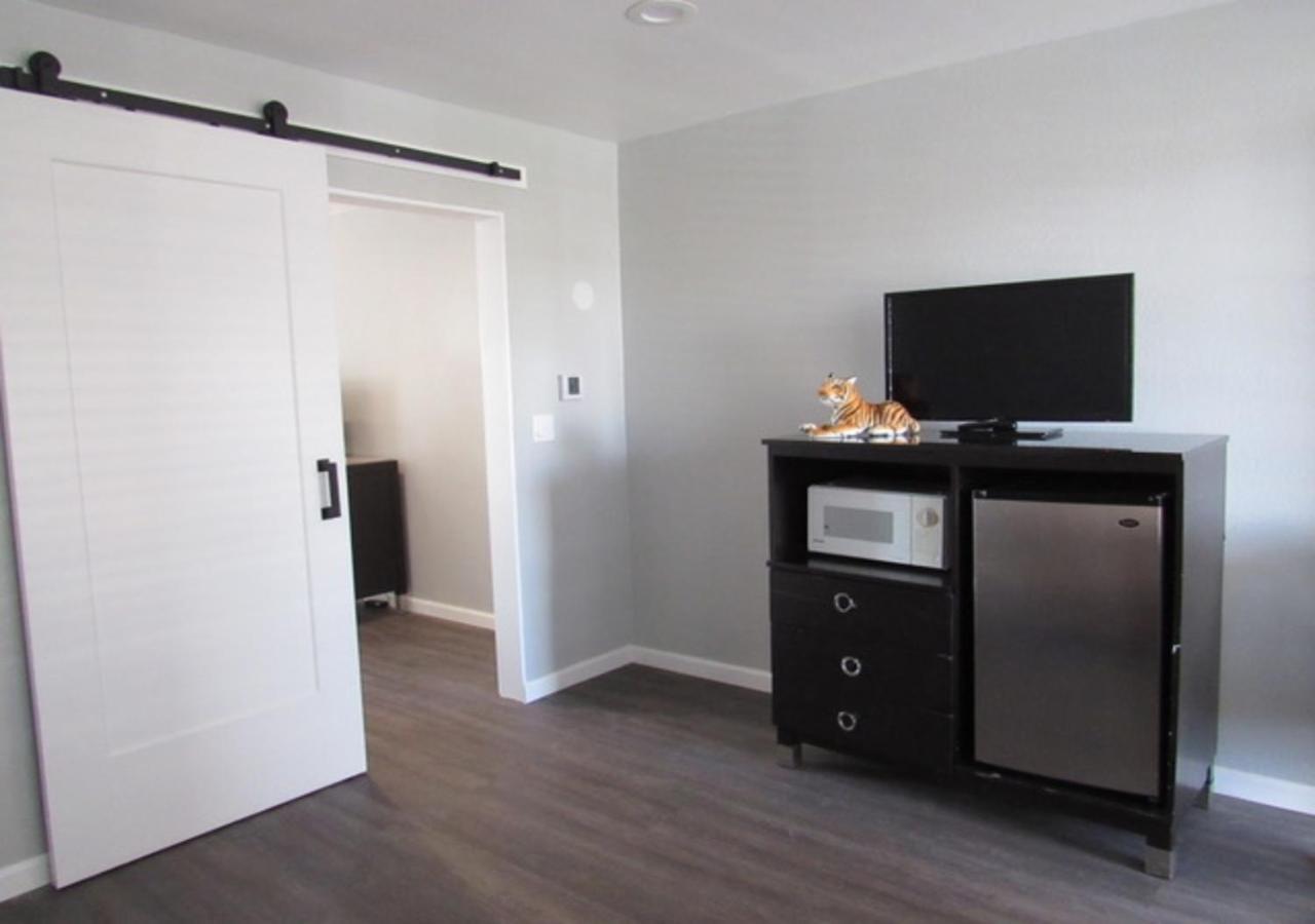 Capri Suites Anaheim photo 11